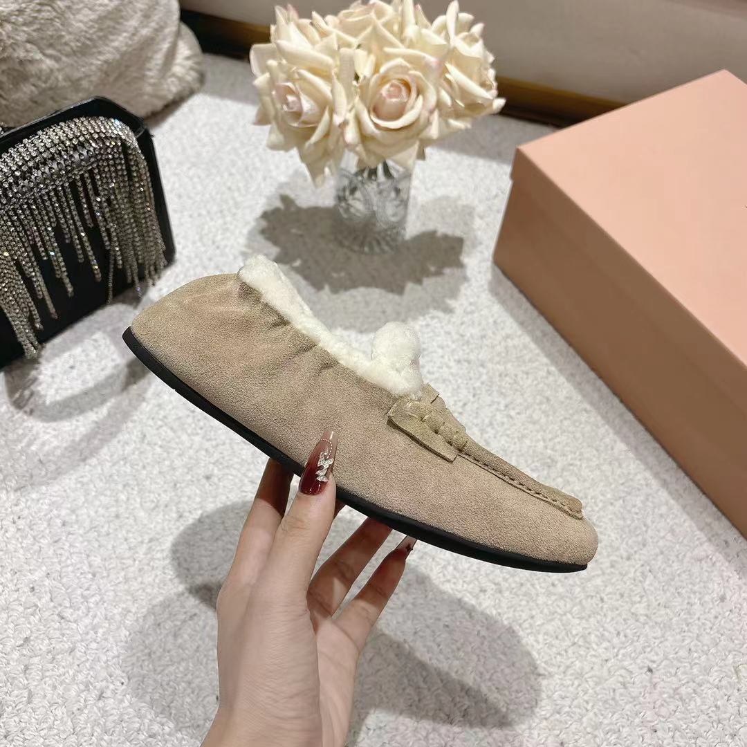 Title: MiuMiu/Mum 25ss New Fall/Winter One-Shoe Collection Description: Stylish, sweet, and comfortable one-shoe collection with Australian cowhide and wool. Price - 图片 6