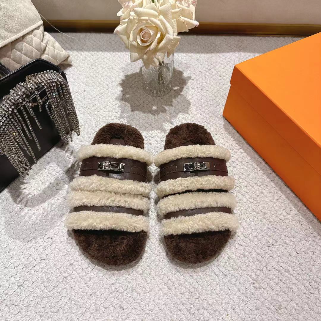 NO:483831,G021* Hermes fur integrated roll cake with ervous tray. This year, all fabrics are made of A+ fur integrated roll cake with fuzzy ones. Cute, cute, barefoot or paired with socks, all fashionable. Original fabric material, inner wool, original sole, size 35-39 (customized for 40.41) No return or replacement:, fur shoes, slippers, hermes, slippers, socks19860909G021*爱马仕皮毛一体卷糕毛二舅拖 今年面料均选用A+皮毛一体卷糕毛 毛茸茸的 敲可爱的,踩云脚感,光脚或者搭配个袜子穿,都时髦的不行哦 面料原版材质 内里羊毛 鞋底原版鞋底 尺码35-39（40.41定制）不退不换 :,毛毛鞋拖鞋,hermes,slippers,socks,Women's Shoes