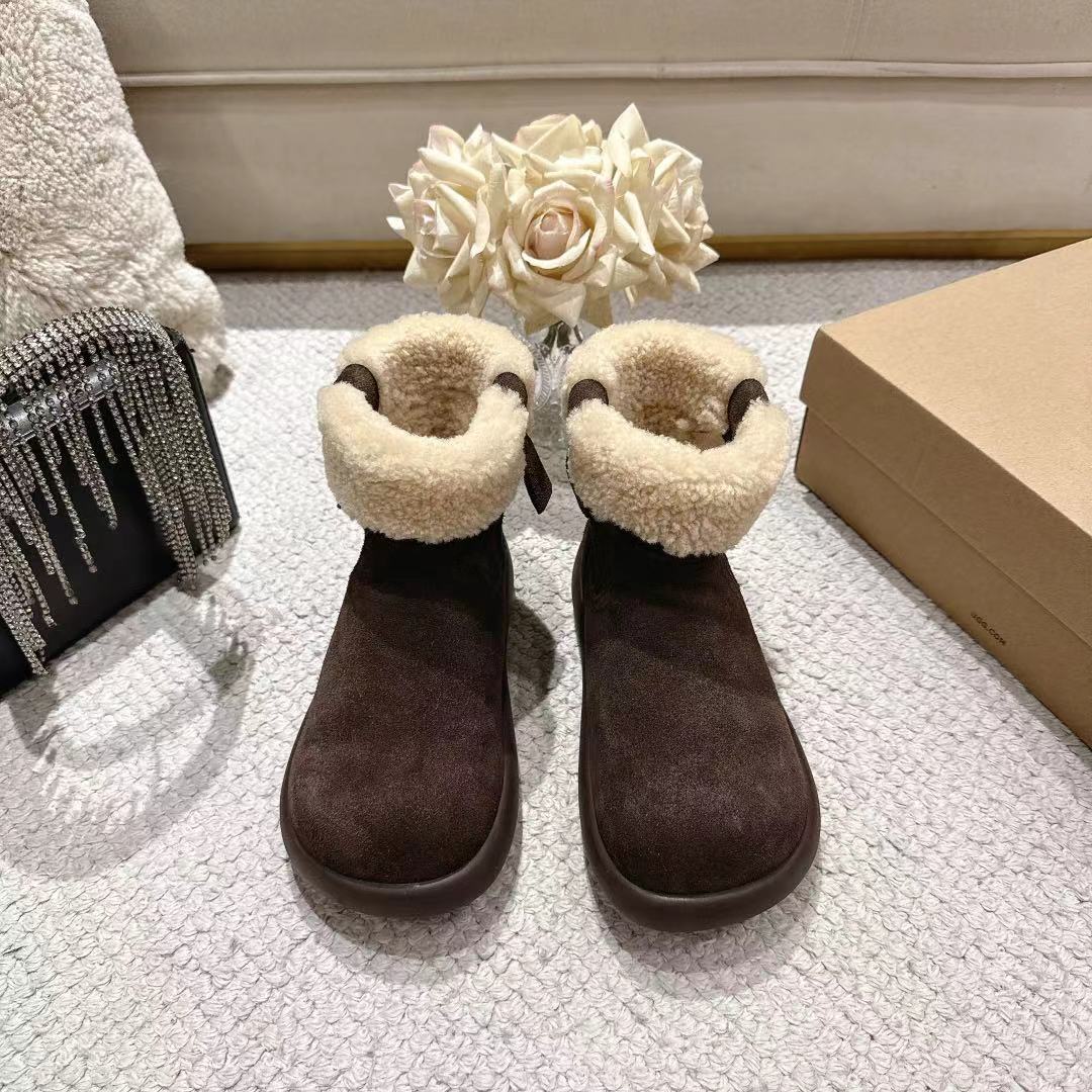 NO:620669,UGG women's upgraded version of thick-soled potato wool boots is really a must-have pair for everyone!  The representative of laziness and casualness, the outfit is really high-end. The wrapping feeling on the upper toes is super nice and comfortable. A must-have for lazy people. A-grade cow suede fabric and pure wool lining. It is warm, comfortable, fashionable and versatile. Antelope brown, chestnut, wood brown, milk tea color, coffee color. Size: 35-41, boots19860909UGG 女款 升级版厚底小土豆 羊毛靴真的是必须人手一双！慵懒随性的代表,穿搭上脚真的很高级 上脚包裹感超nice,很舒服,懒人必备A级牛反绒面料纯羊毛内里,保暖舒适时尚百搭 羚羊棕,栗色,木棕色,奶茶色,咖啡色 Size:35-41码,,boots,Men's shoes