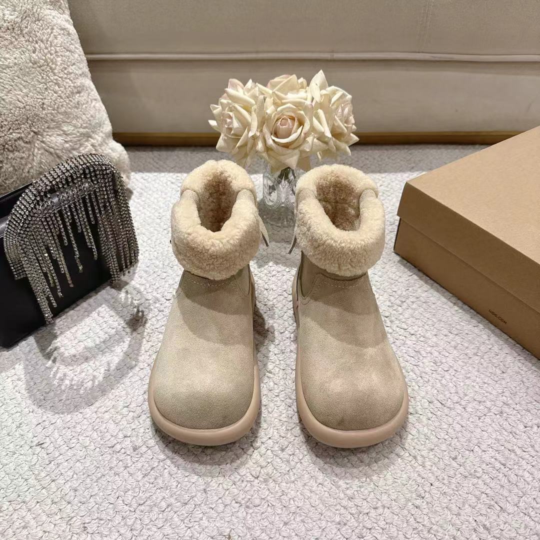 NO:620673,UGG women's upgraded version of thick-soled potato wool boots is really a must-have pair for everyone!  The representative of laziness and casualness, the outfit is really high-end. The wrapping feeling on the upper toes is super nice and comfortable. A must-have for lazy people. A-grade cow suede fabric and pure wool lining. It is warm, comfortable, fashionable and versatile. Antelope brown, chestnut, wood brown, milk tea color, coffee color. Size: 35-41, boots19860909UGG 女款 升级版厚底小土豆 羊毛靴真的是必须人手一双！慵懒随性的代表,穿搭上脚真的很高级 上脚包裹感超nice,很舒服,懒人必备A级牛反绒面料纯羊毛内里,保暖舒适时尚百搭 羚羊棕,栗色,木棕色,奶茶色,咖啡色 Size:35-41码,,boots,Men's shoes
