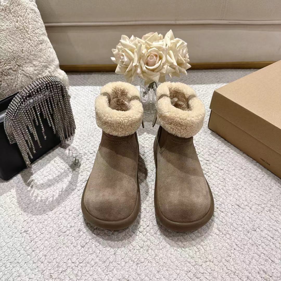 NO:620678,UGG women's upgraded version of thick-soled potato wool boots is really a must-have pair for everyone!  The representative of laziness and casualness, the outfit is really high-end. The wrapping feeling on the upper toes is super nice and comfortable. A must-have for lazy people. A-grade cow suede fabric and pure wool lining. It is warm, comfortable, fashionable and versatile. Antelope brown, chestnut, wood brown, milk tea color, coffee color. Size: 35-41, boots19860909UGG 女款 升级版厚底小土豆 羊毛靴真的是必须人手一双！慵懒随性的代表,穿搭上脚真的很高级 上脚包裹感超nice,很舒服,懒人必备A级牛反绒面料纯羊毛内里,保暖舒适时尚百搭 羚羊棕,栗色,木棕色,奶茶色,咖啡色 Size:35-41码,,boots,Men's shoes