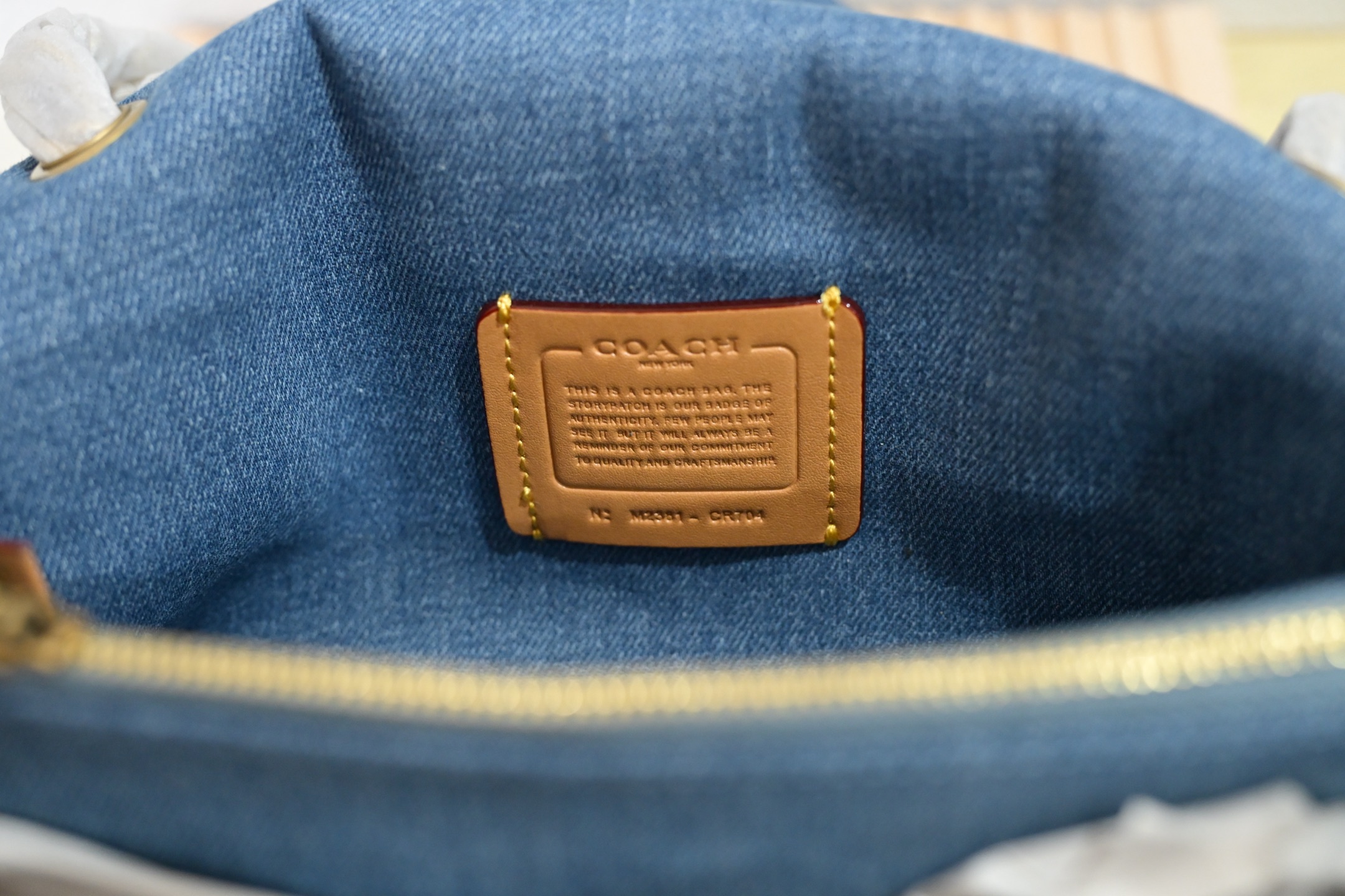 Coach CR704 Quilting Tabbyチェーンショルダーバッグ - 高級感あふれるダークトーン