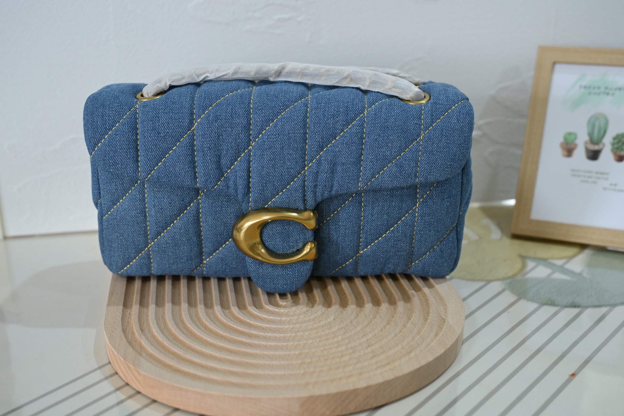 Coach CR704 Quilting Tabbyチェーンショルダーバッグ - 高級感あふれるダークトーン