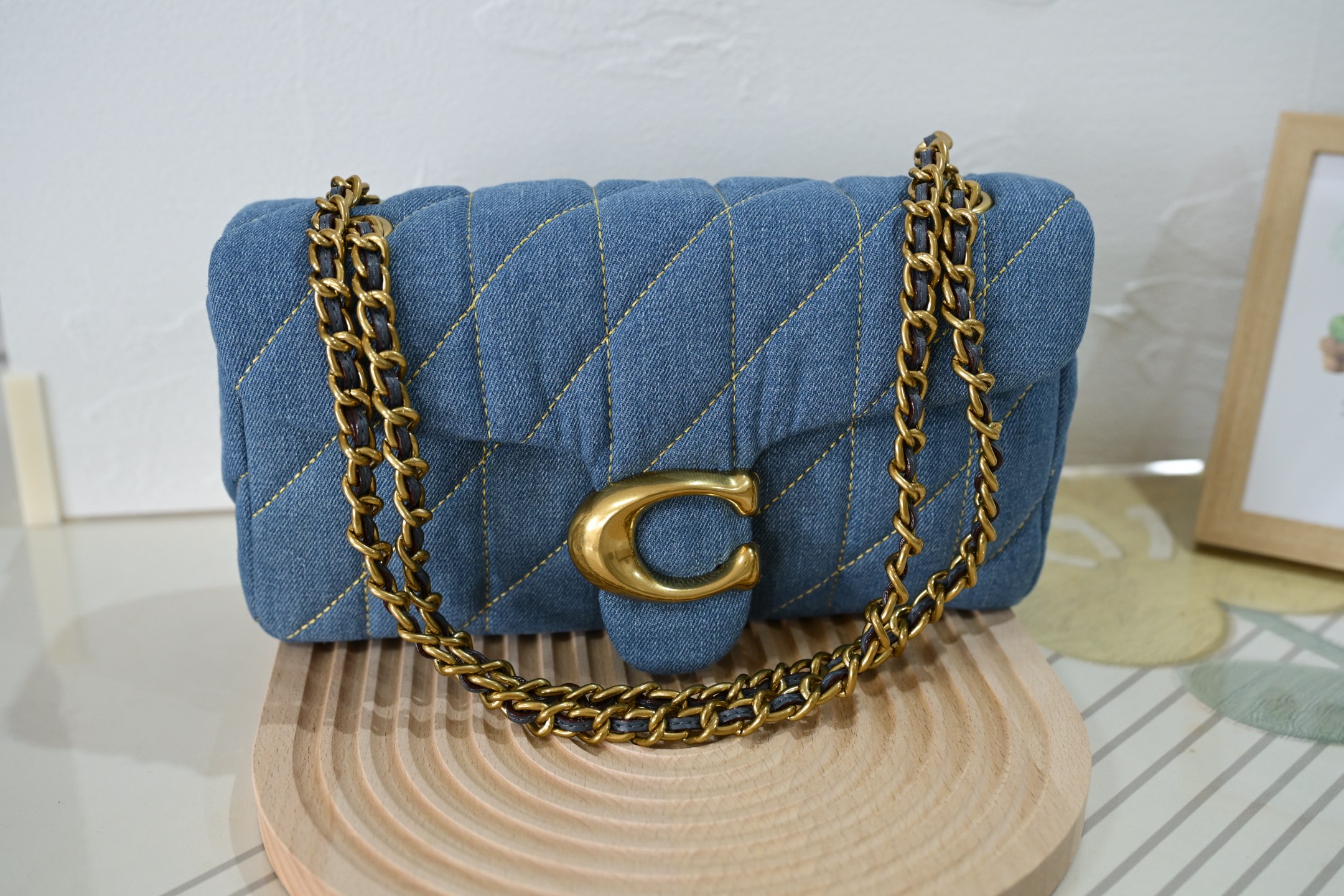 Coach CR704 Quilting Tabbyチェーンショルダーバッグ - 高級感あふれるダークトーン