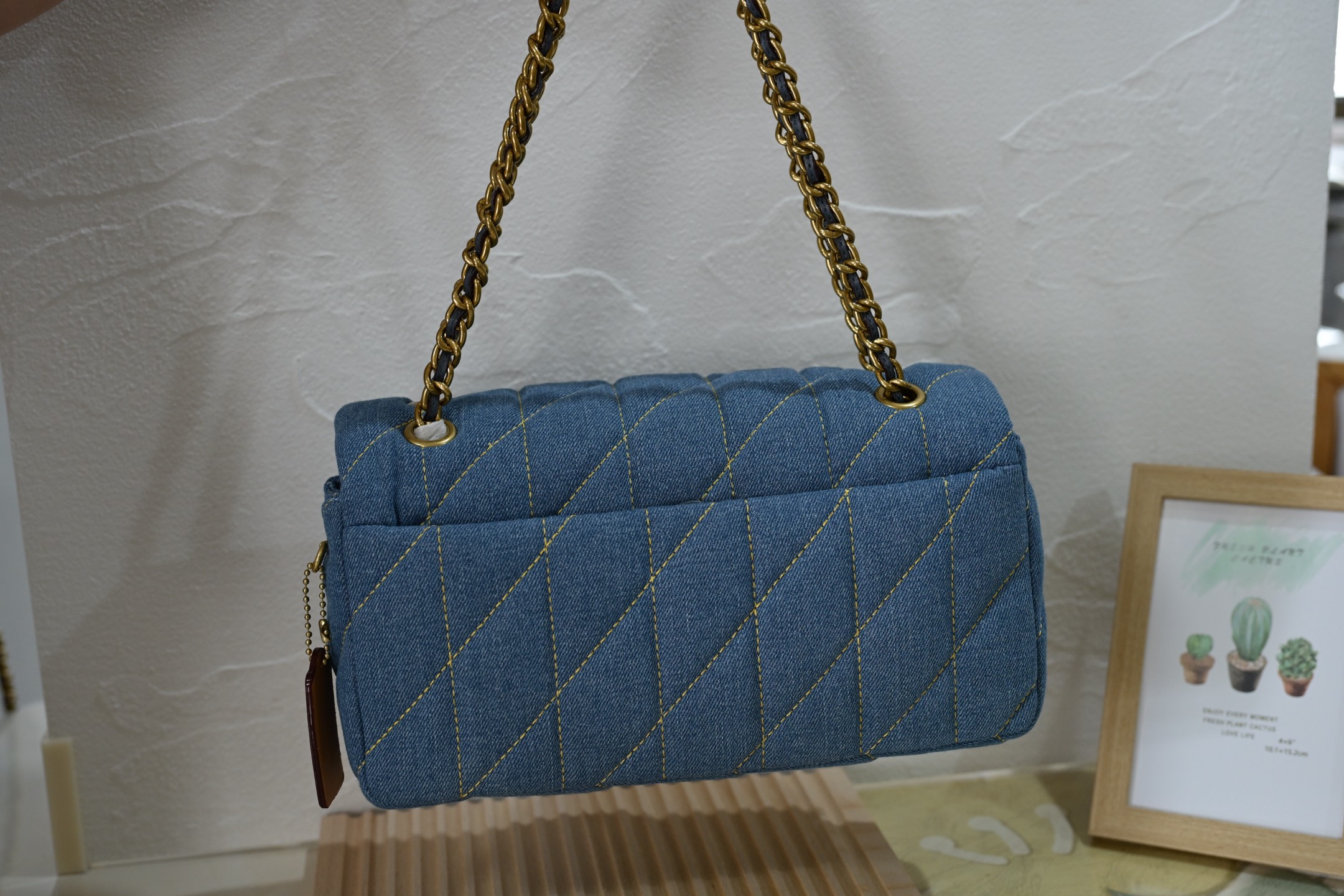 Coach CR704 Quilting Tabbyチェーンショルダーバッグ - 高級感あふれるダークトーン