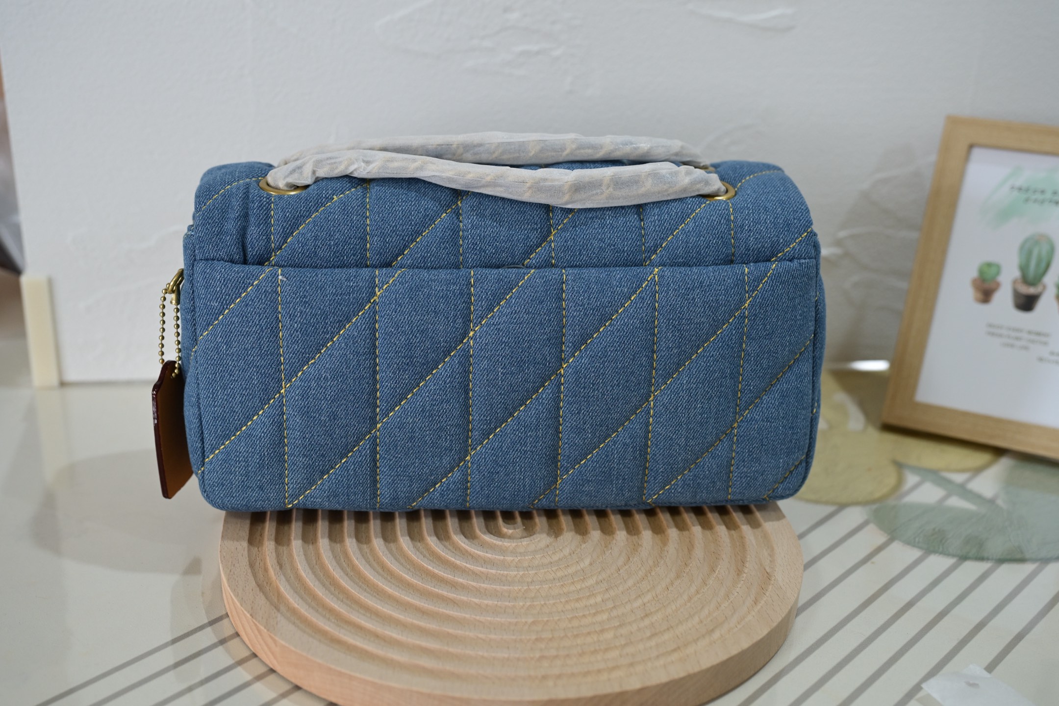 Coach CR704 Quilting Tabbyチェーンショルダーバッグ - 高級感あふれるダークトーン