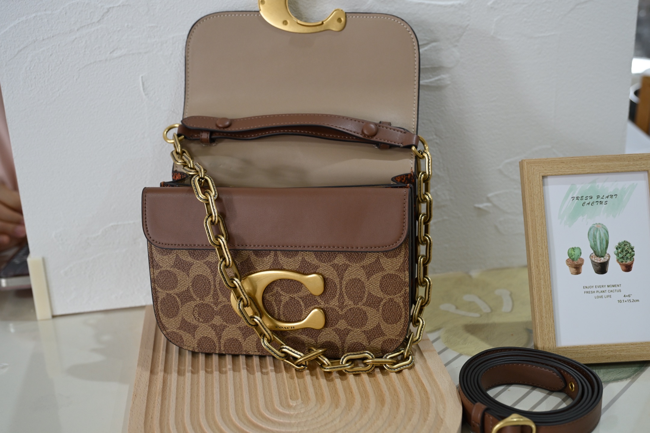 C家CM551 CM557 高端系列アイドルチェーンバッグ - 焦糖色の風琴デザイン