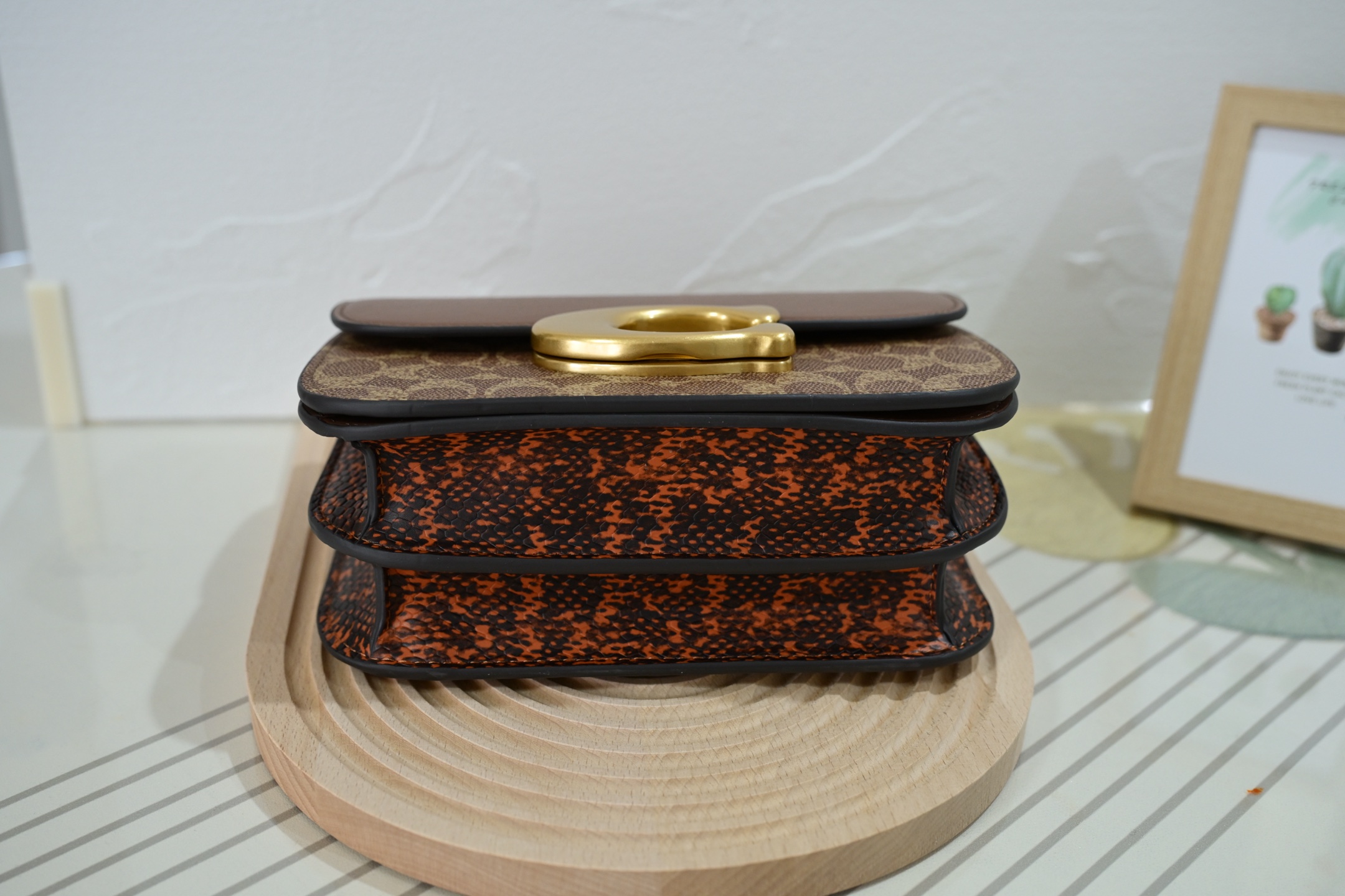 C家CM551 CM557 高端系列アイドルチェーンバッグ - 焦糖色の風琴デザイン