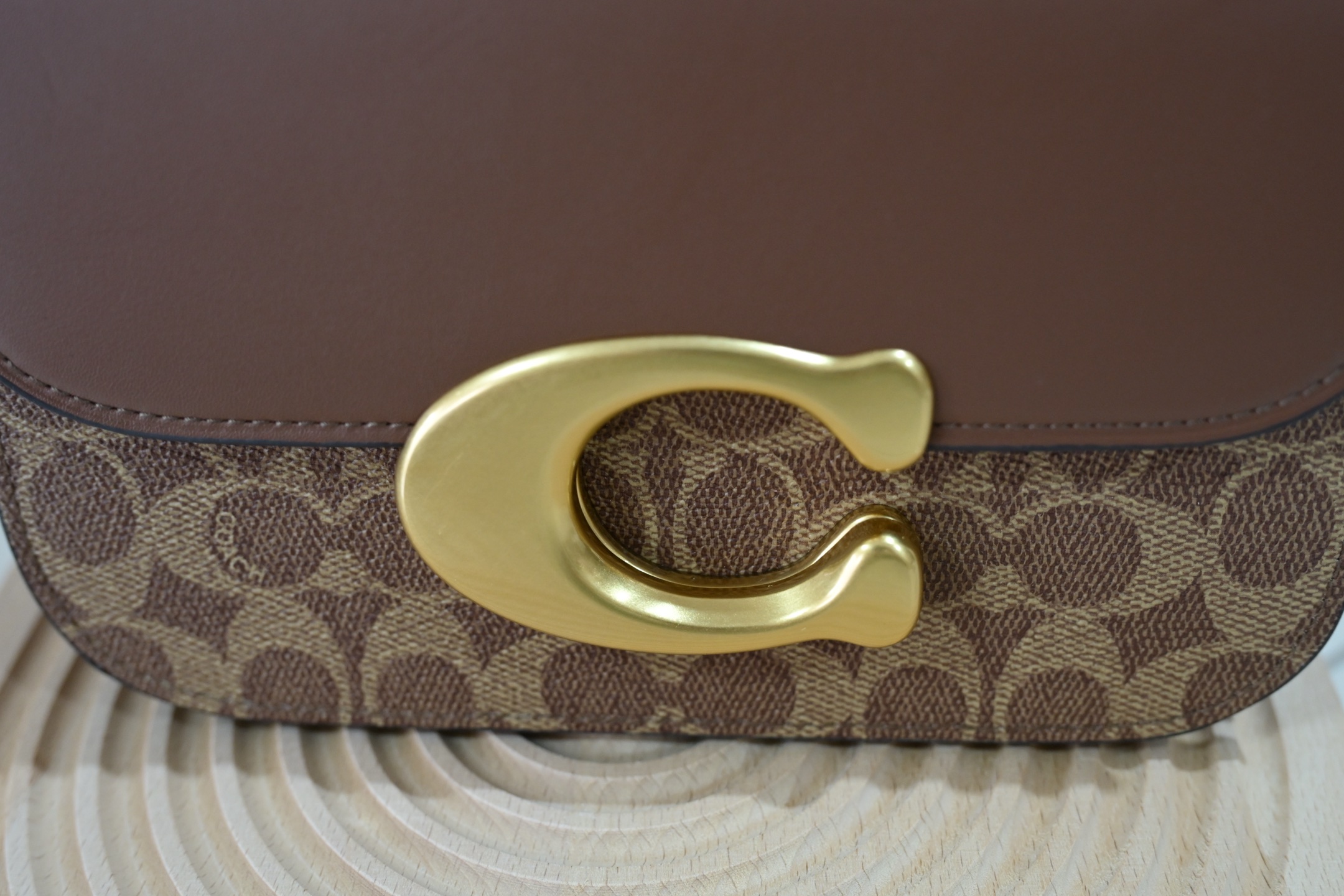 C家CM551 CM557 高端系列アイドルチェーンバッグ - 焦糖色の風琴デザイン