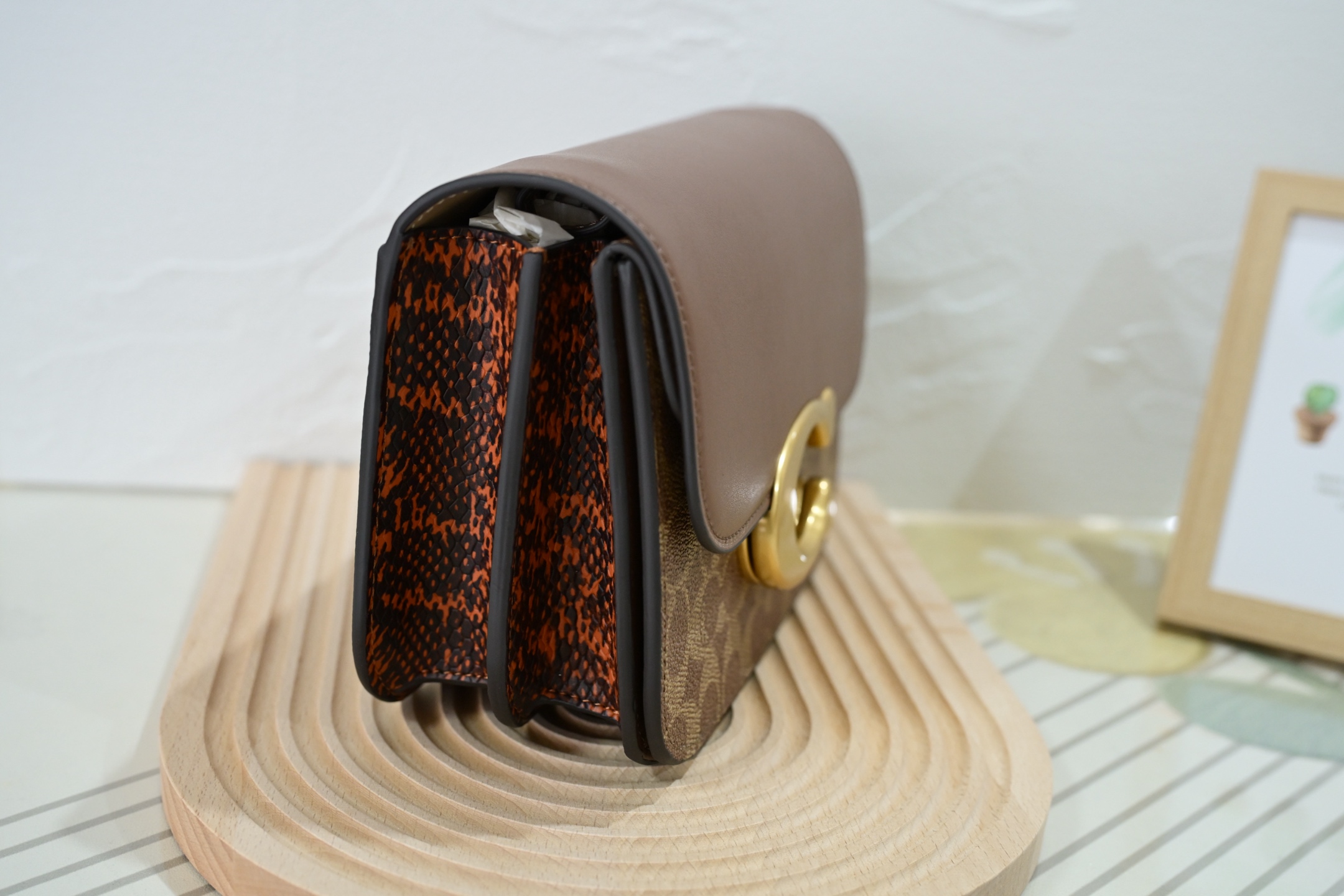 C家CM551 CM557 高端系列アイドルチェーンバッグ - 焦糖色の風琴デザイン