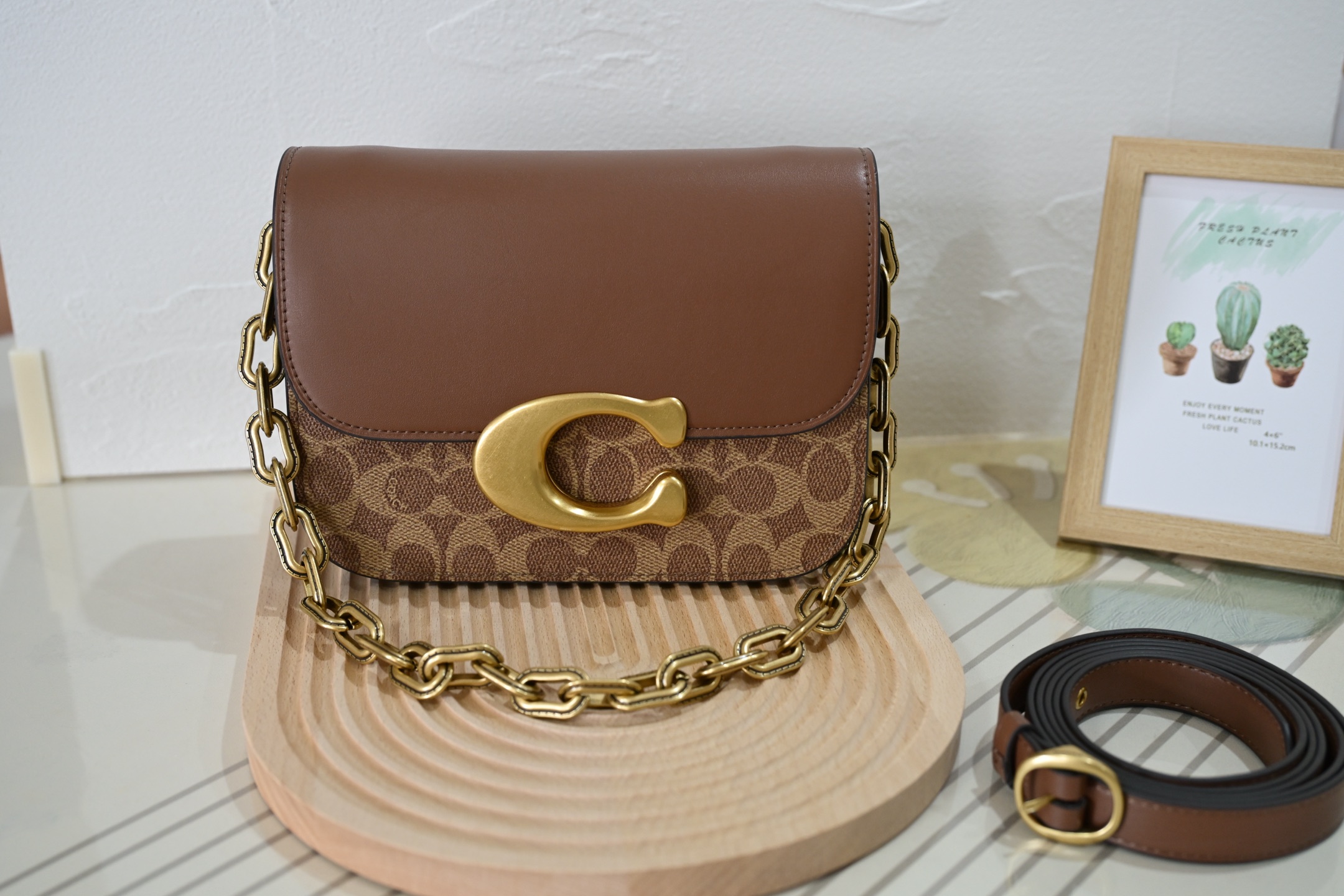 C家CM551 CM557 高端系列アイドルチェーンバッグ - 焦糖色の風琴デザイン