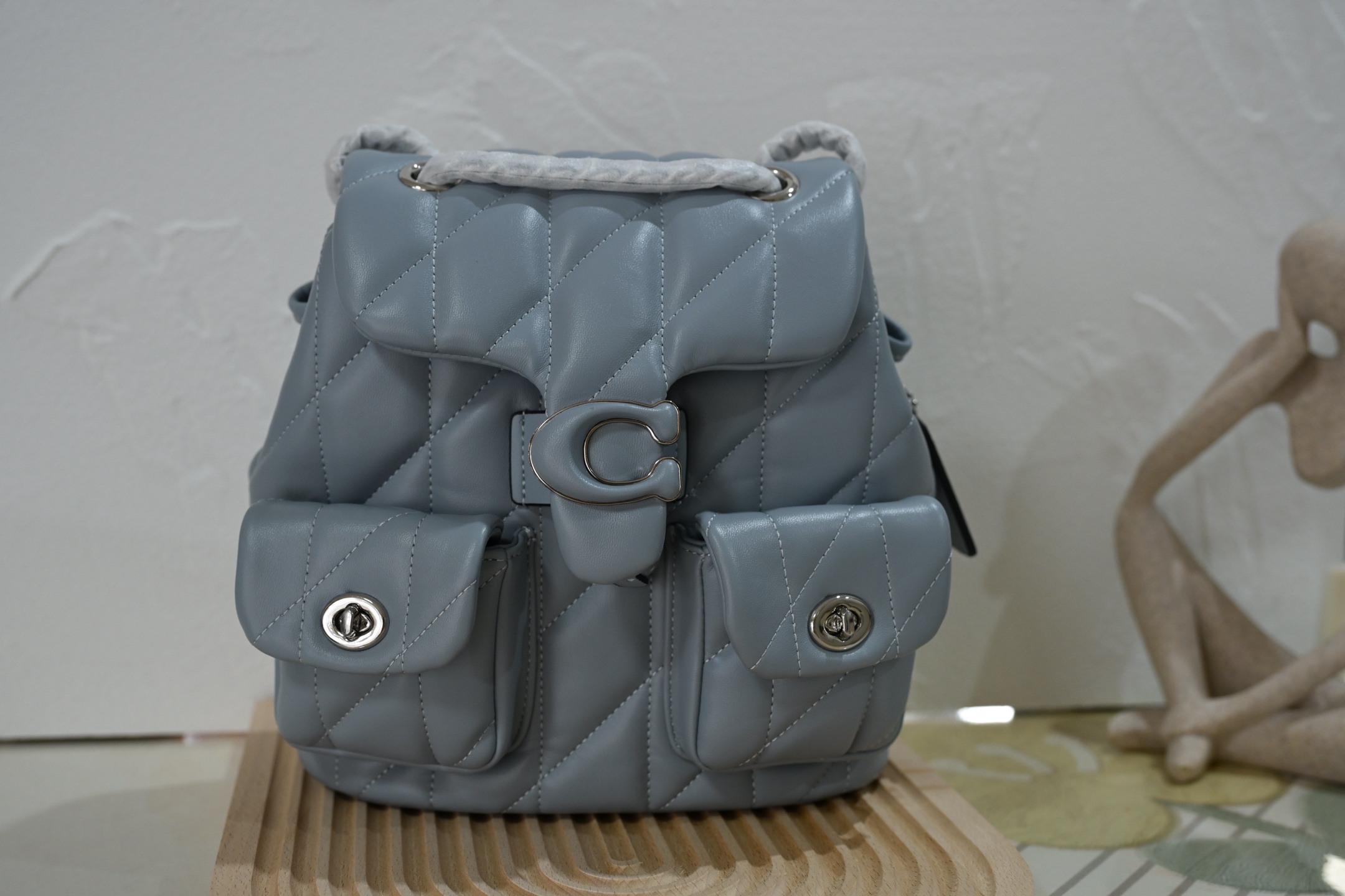 Coach Tabbyシリーズ小背包 - 可愛くて機能的なデザイン