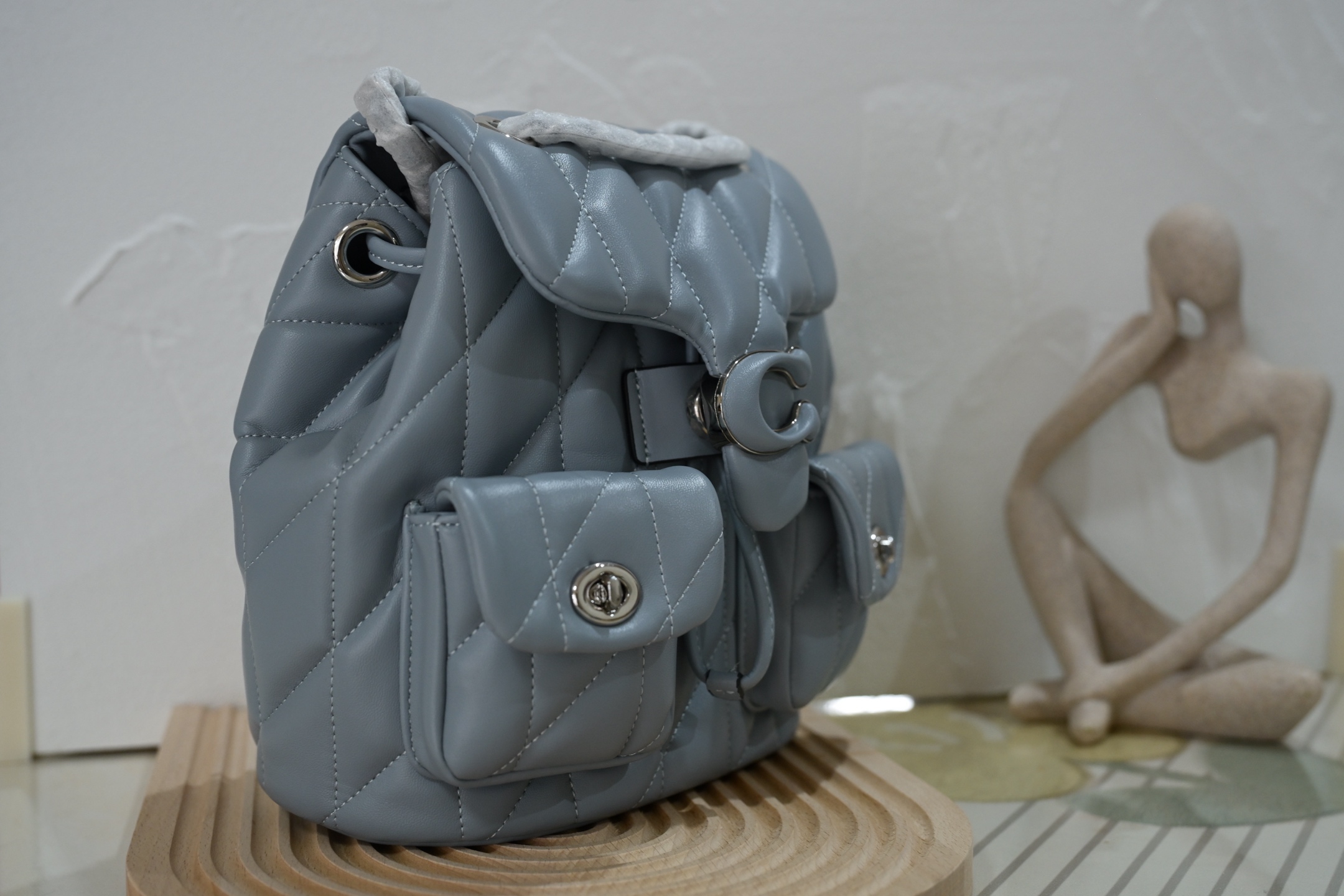 Coach Tabbyシリーズ小背包 - 可愛くて機能的なデザイン