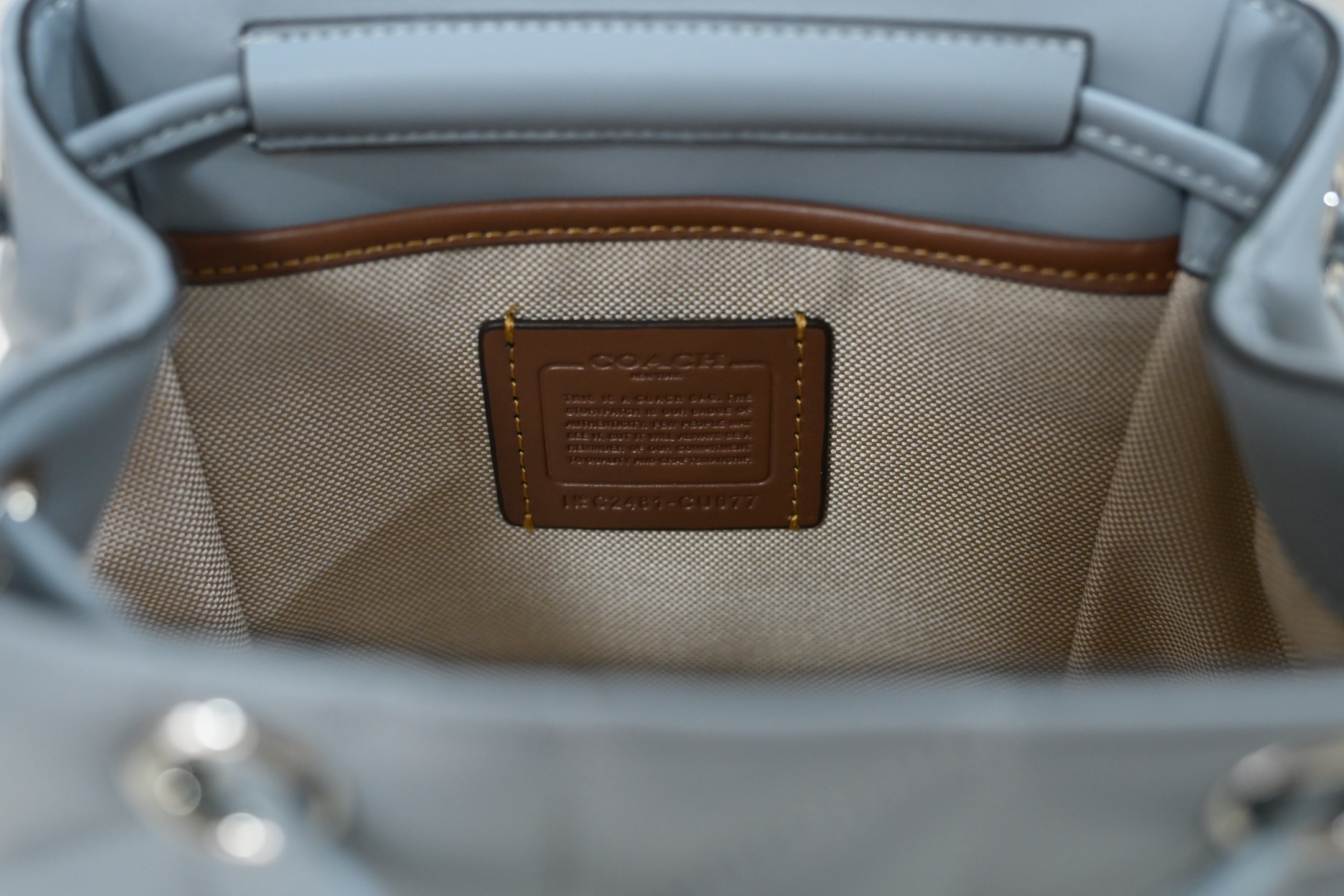 Coach Tabbyシリーズ小背包 - 可愛くて機能的なデザイン