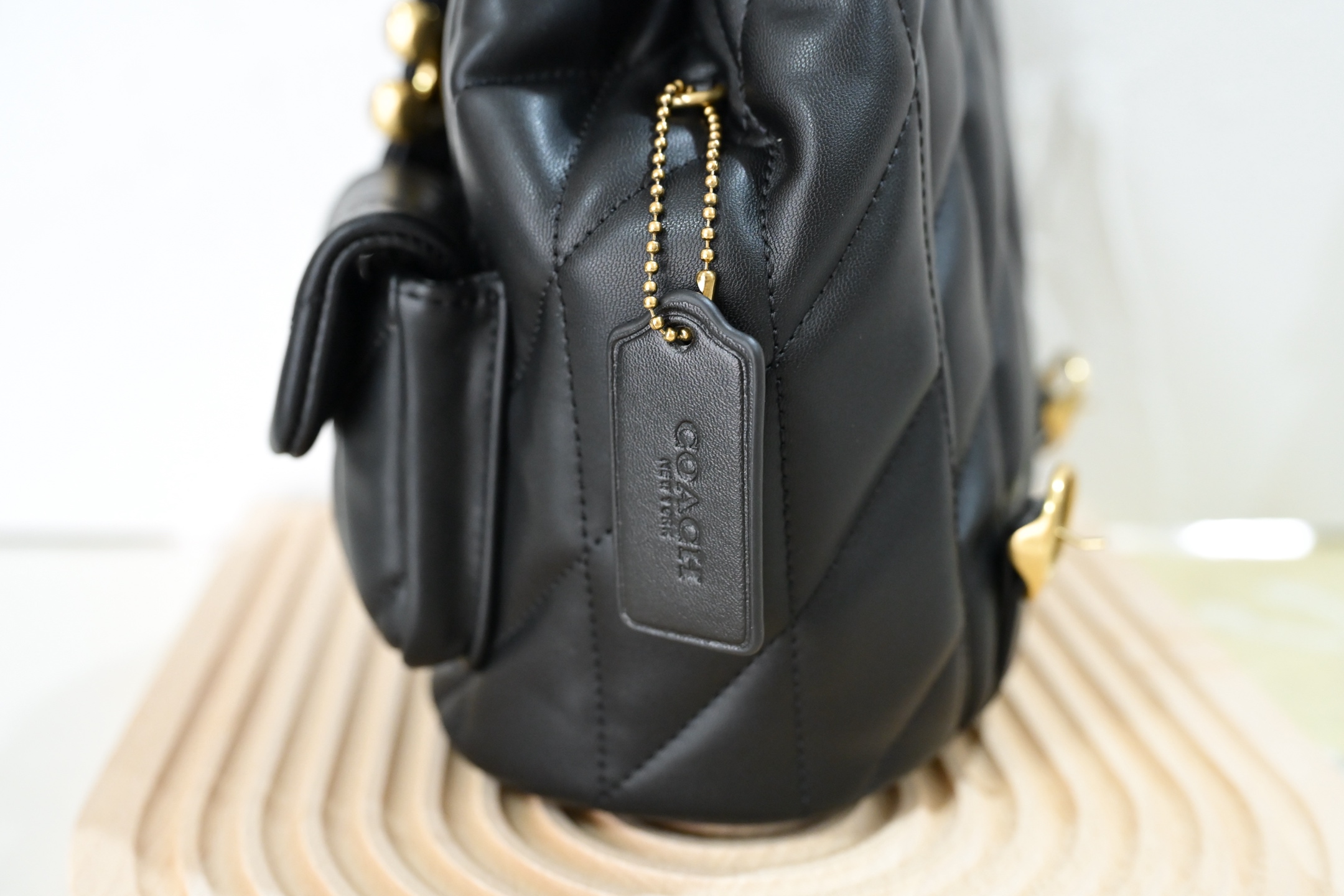 Coach Tabbyシリーズの可愛い小型双肩包 - 調節可能な肩帯付き