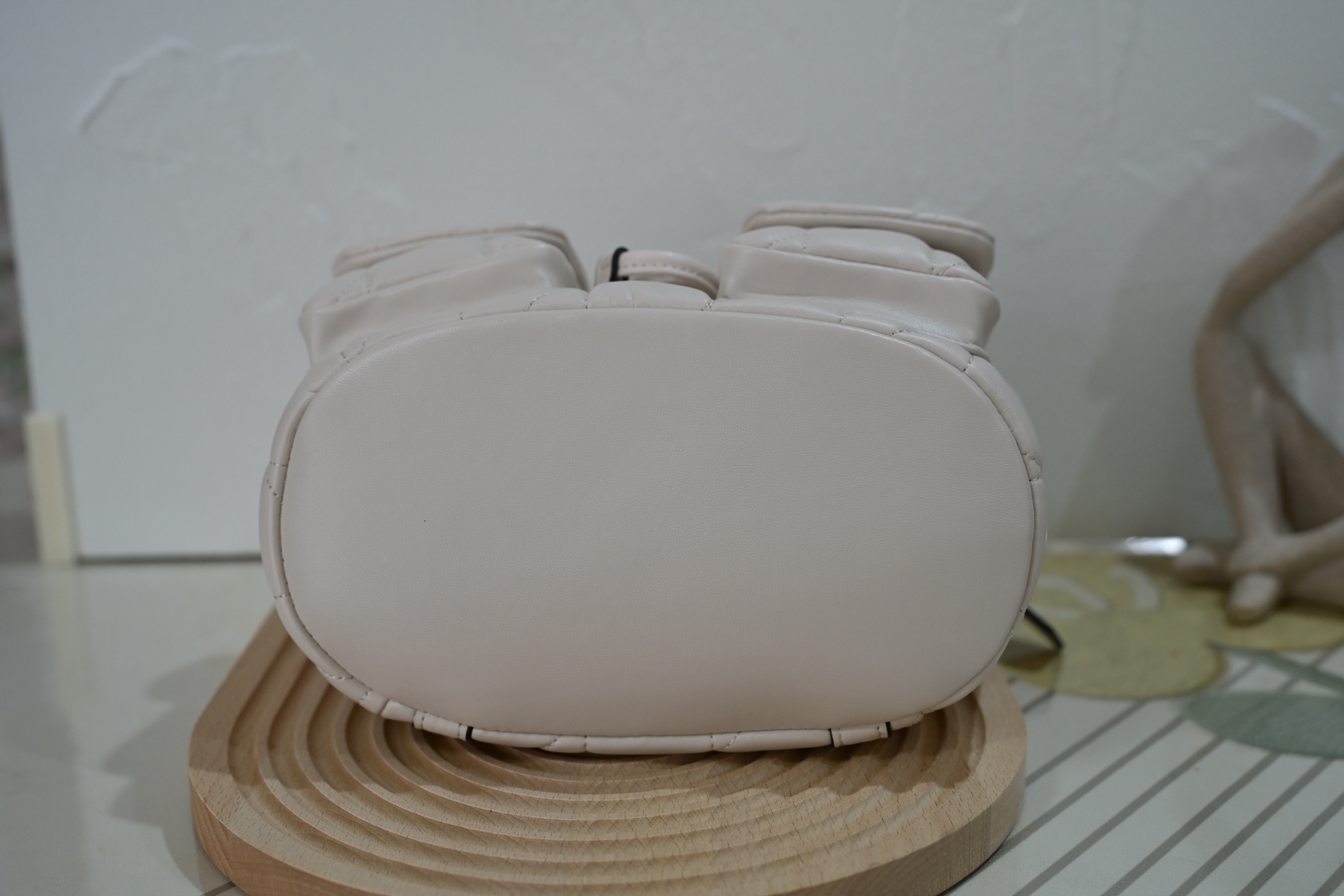 Coach Tabbyシリーズ 小背包 可愛らしいデザインと調整可能な肩紐