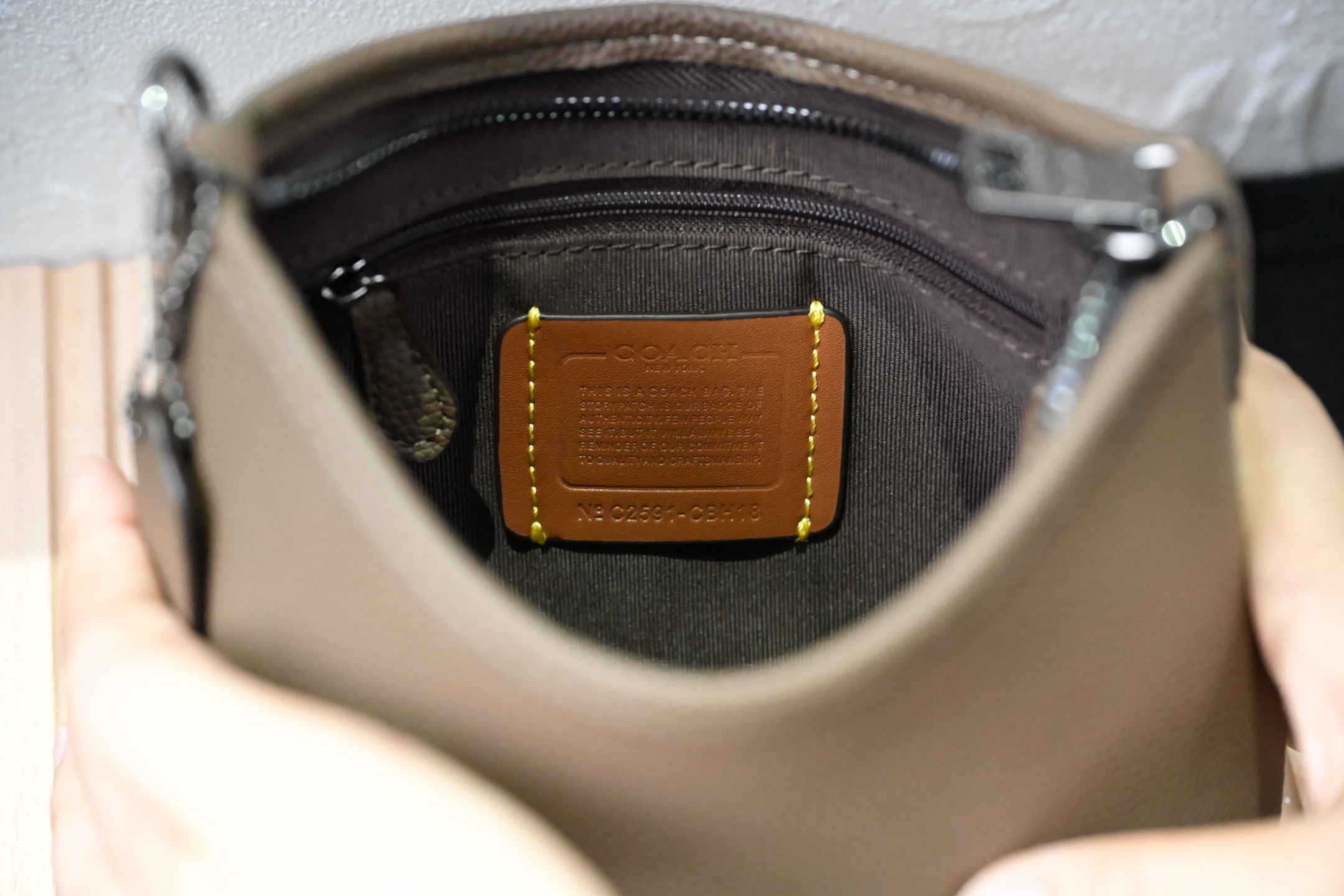 CBH15 CBH16 Mini laurelシリーズ流浪包 - クラシックデザインと実用性を兼ね備えたショルダーバッグ