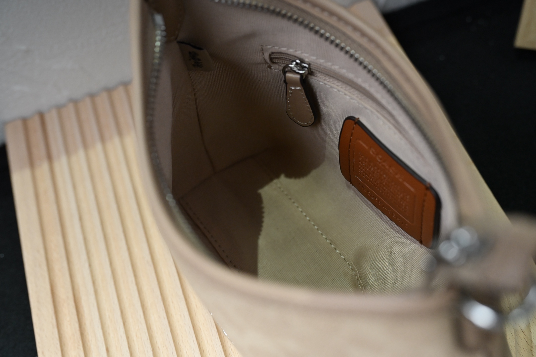 CBH15 CBH16 Mini laurelシリーズ流浪包 - 機能的でスタイリッシュなデザイン