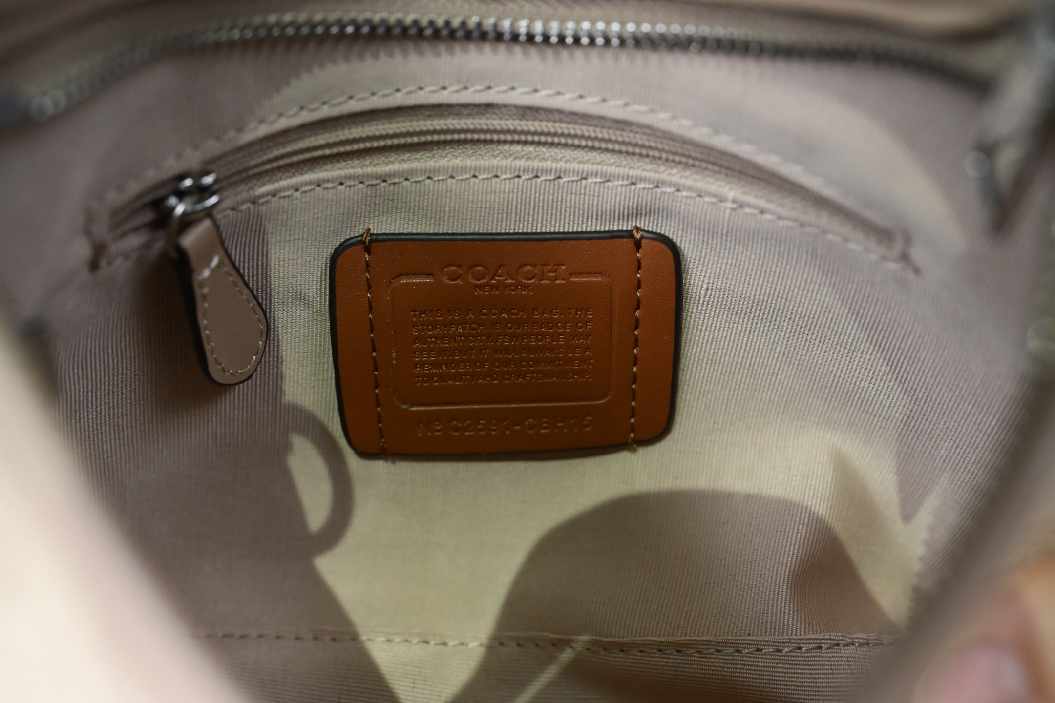 CBH15 CBH16 Mini laurelシリーズ流浪包 - 機能的でスタイリッシュなデザイン