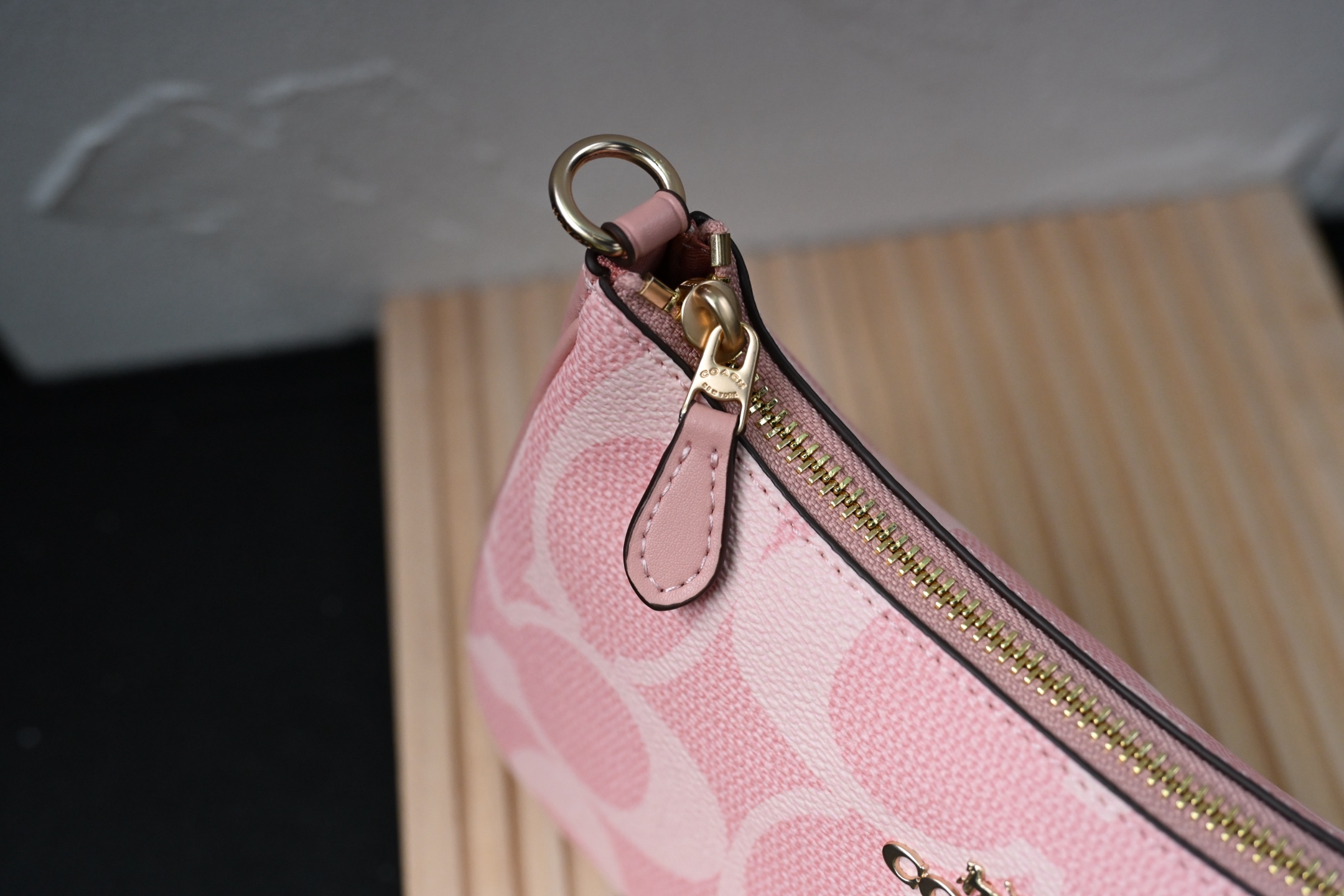 COACH CAL51 TERIシリーズ単肩包 - 高耐久PVCと牛皮素材