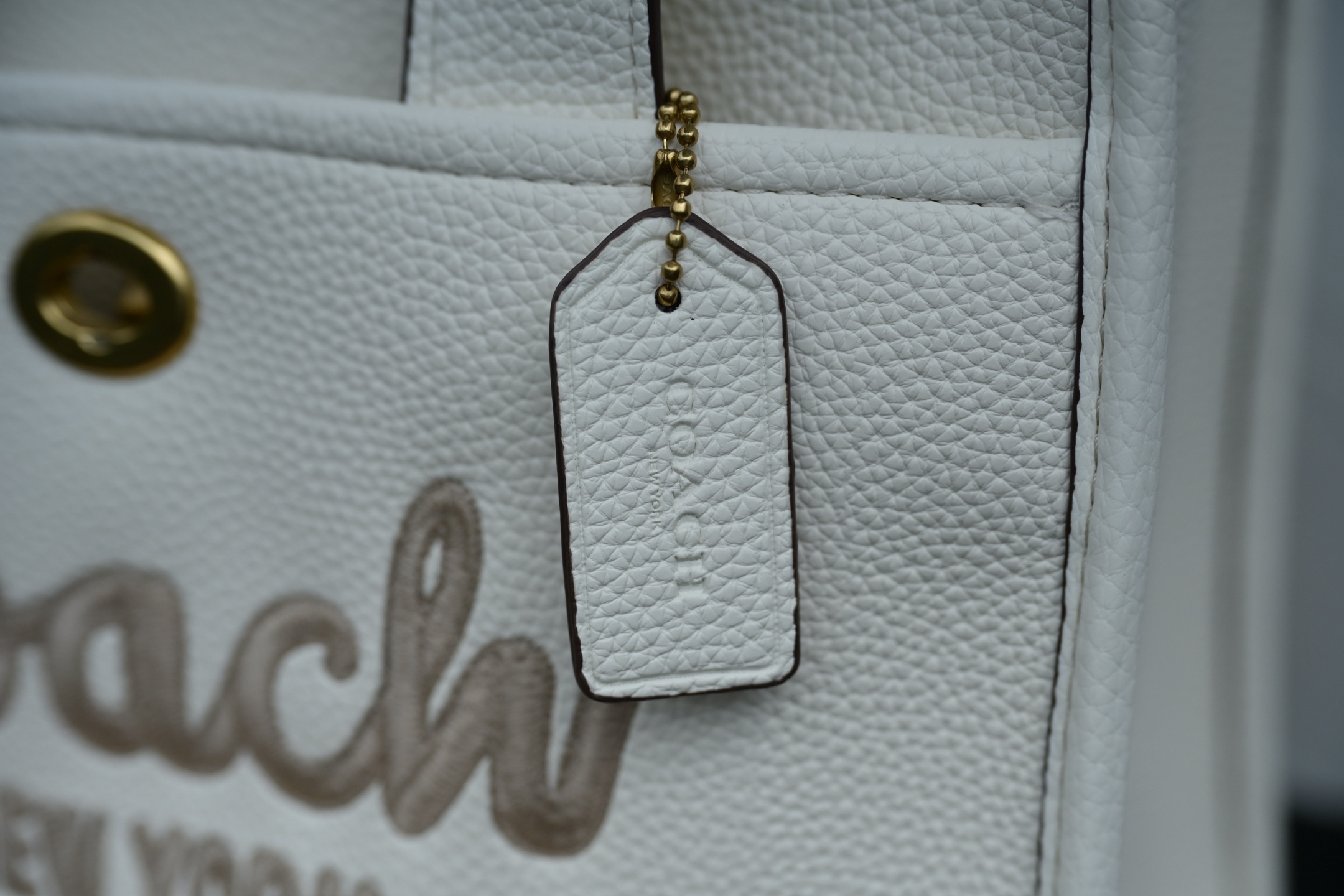 Coach新作トートバッグ - 小号・中号・大号の3サイズ展開