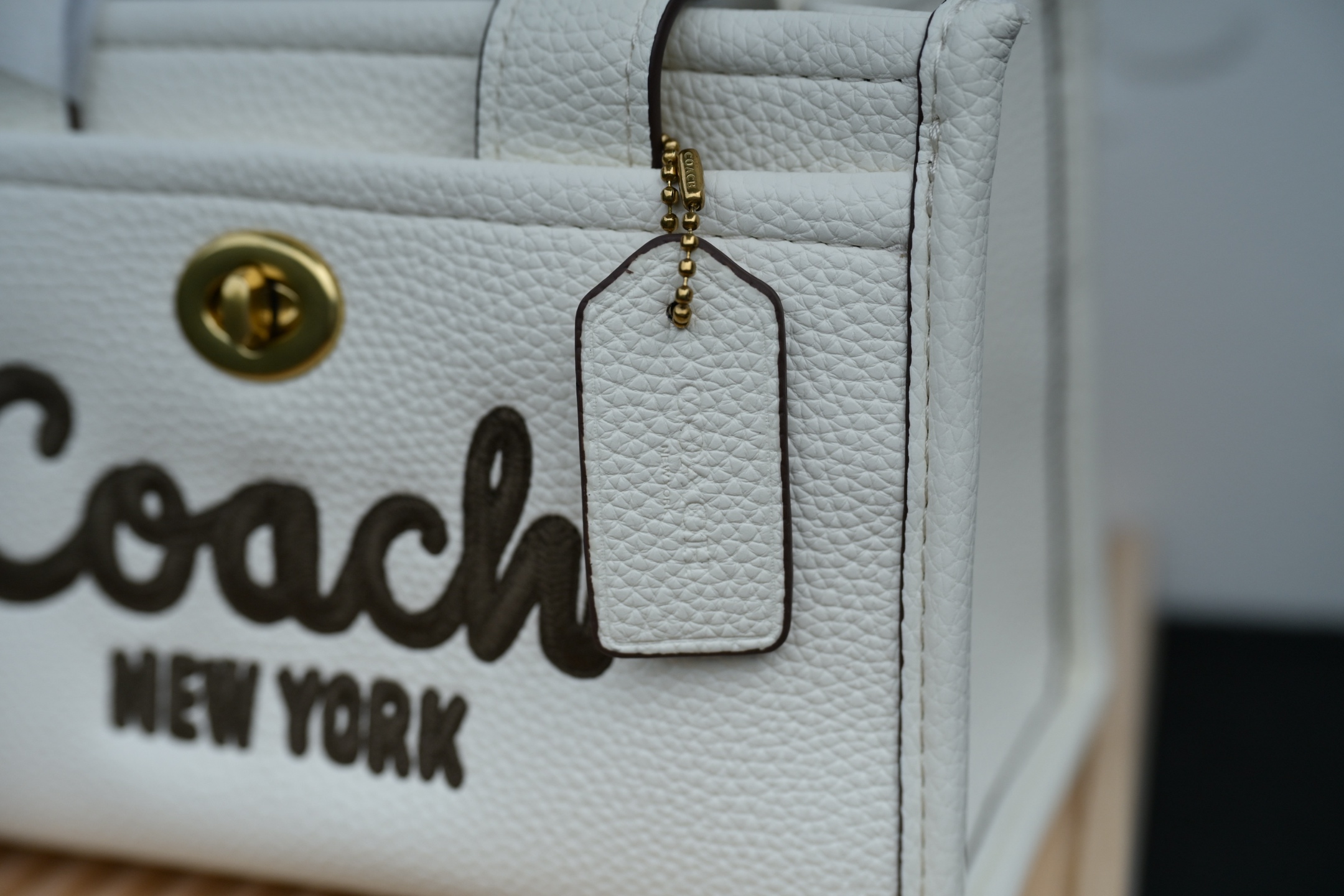 COACH新款トートバッグ - 小号CAO26/中号CAM66/大号CAM75の3色展開