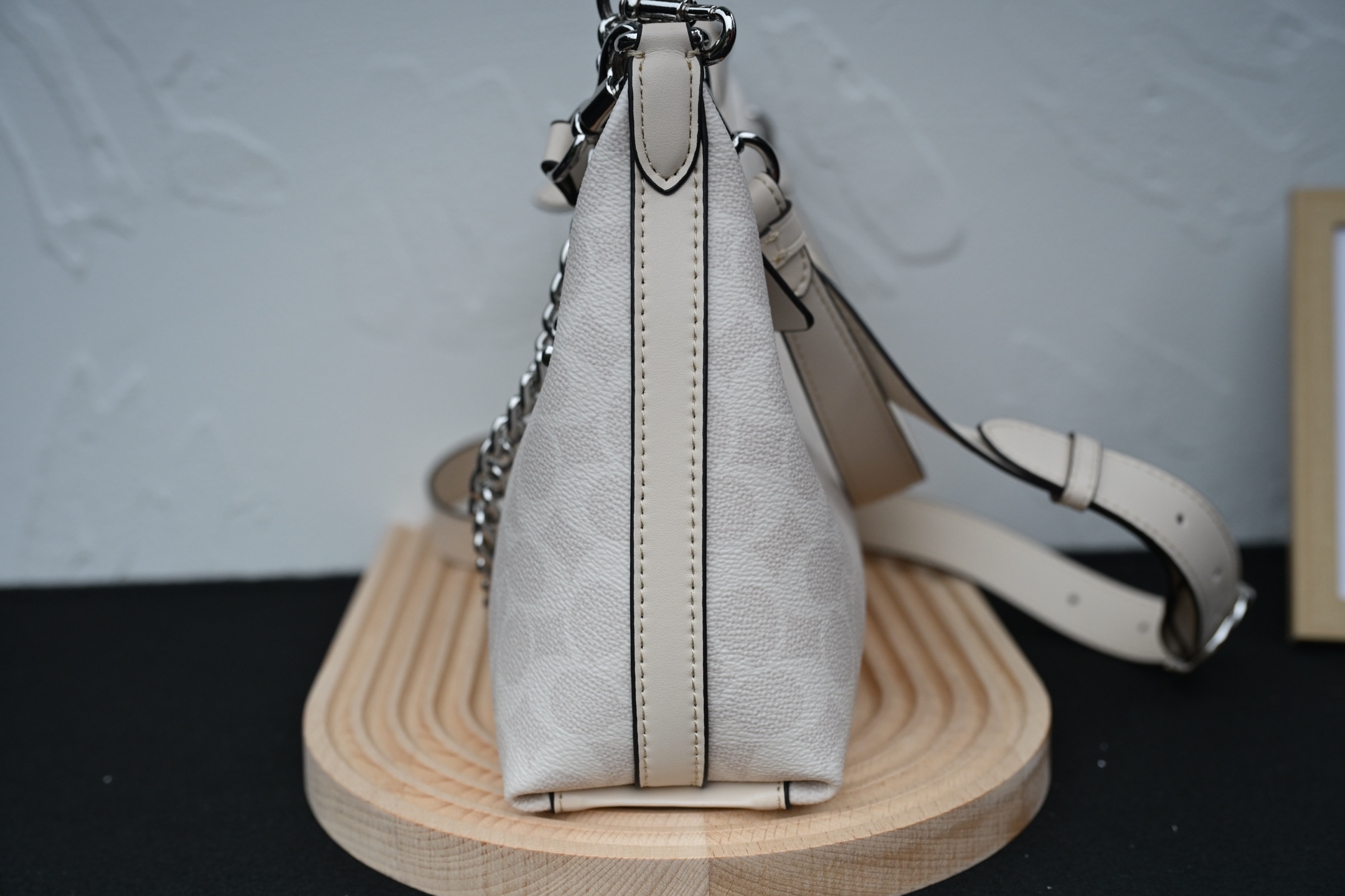 CAM26 Juliet 经典焦糖色老花腋下斜めバッグ - サイズ25cm x 14cm x 8cm