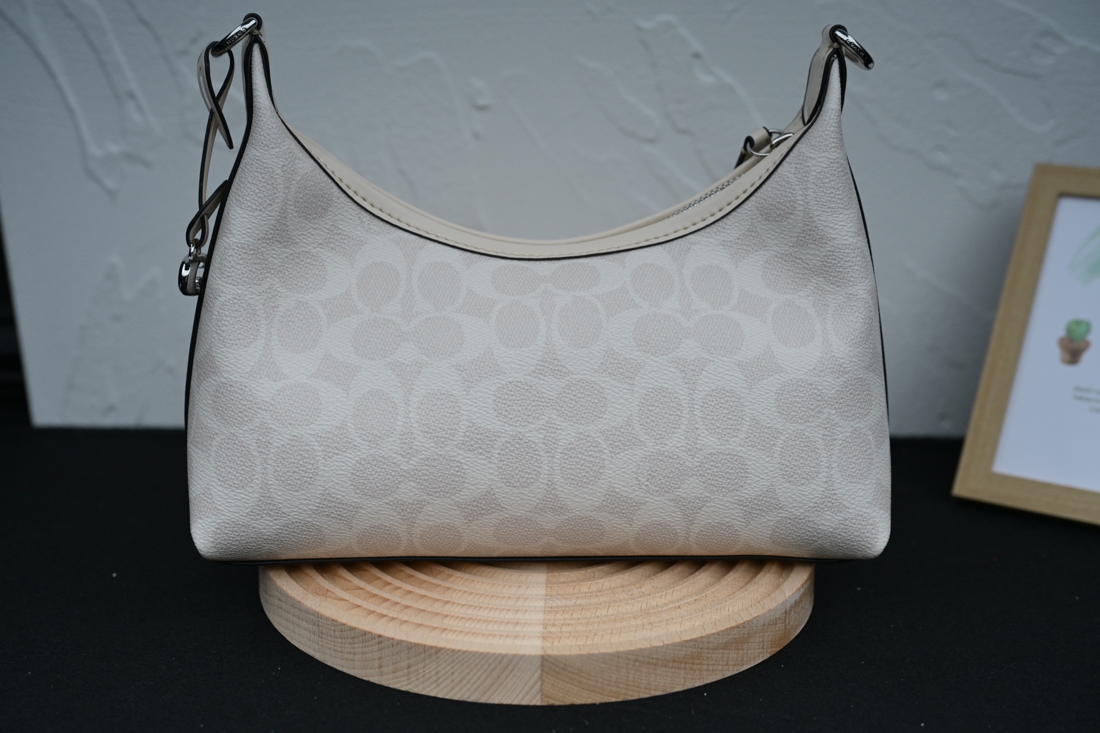 CAM26 Juliet 经典焦糖色老花腋下斜めバッグ - サイズ25cm x 14cm x 8cm