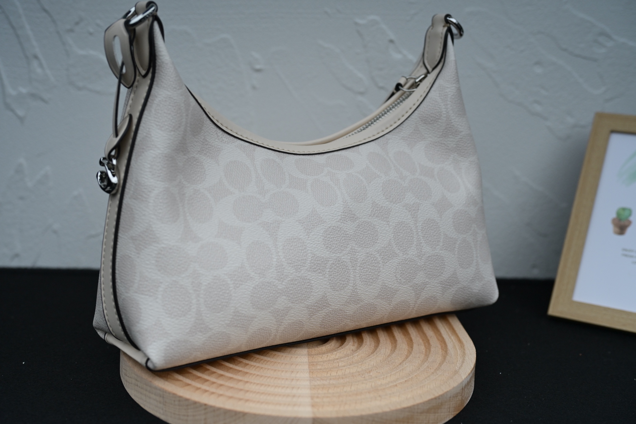 CAM26 Juliet 经典焦糖色老花腋下斜めバッグ - サイズ25cm x 14cm x 8cm