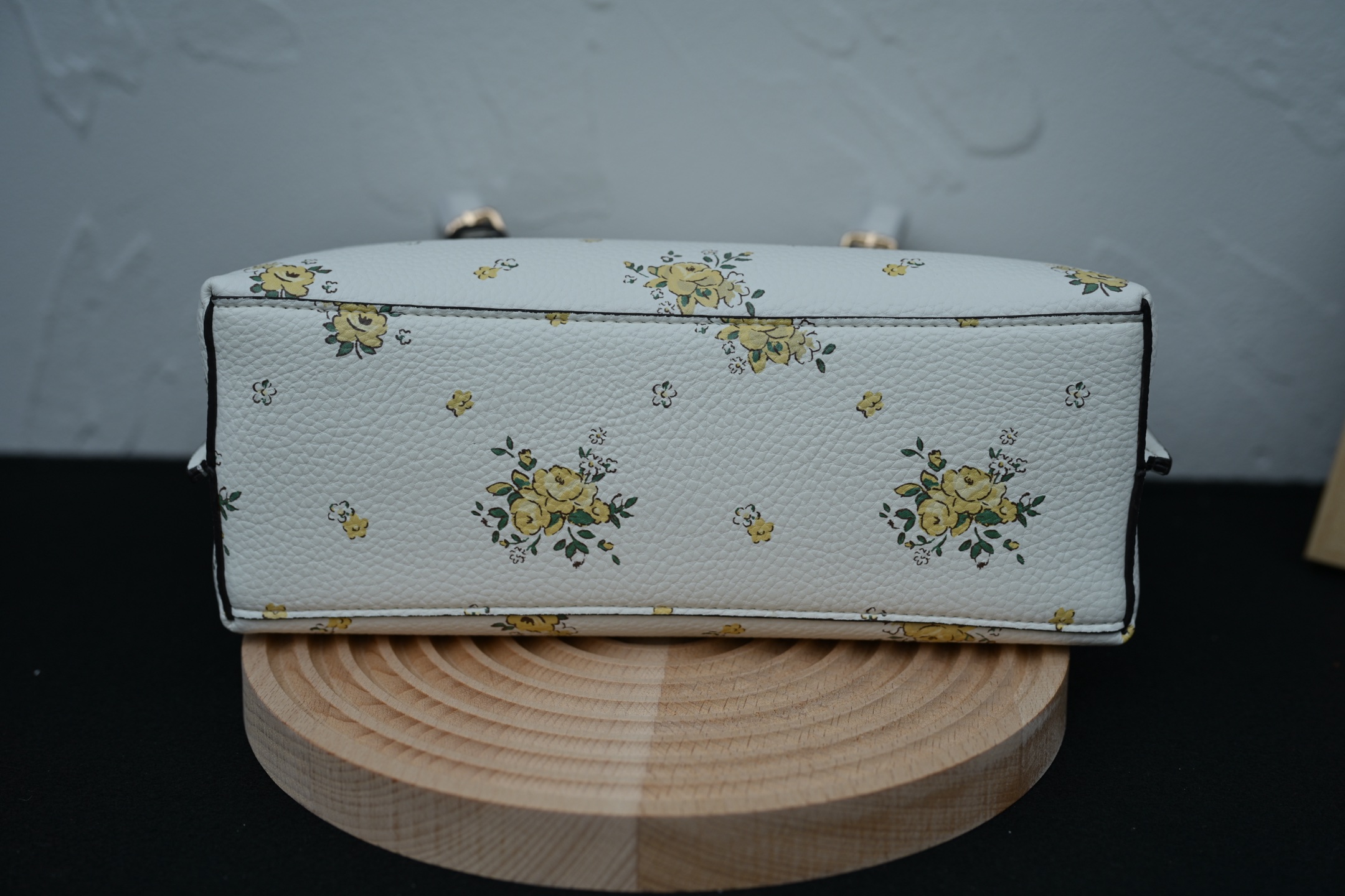 蔻驰 Molie Tote 25 - 春夏限定の花柄デザイン