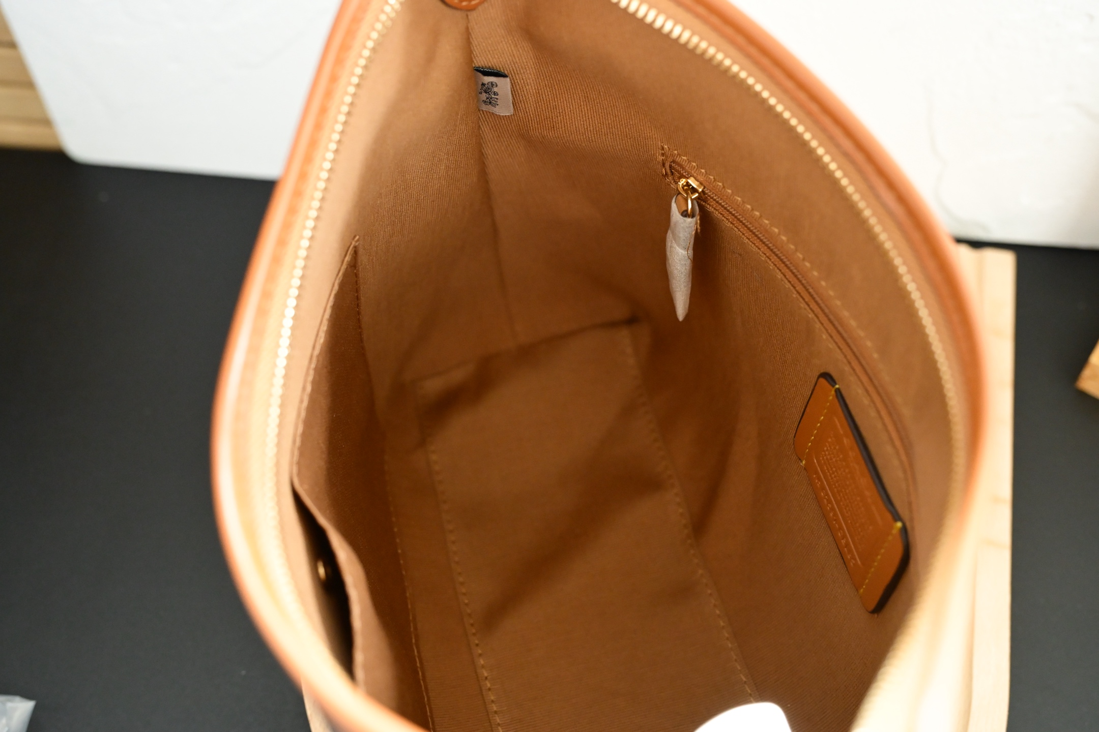 COA*H蔻家マーチ印花腋下包Laurela ショルダー＆ハンドバッグ