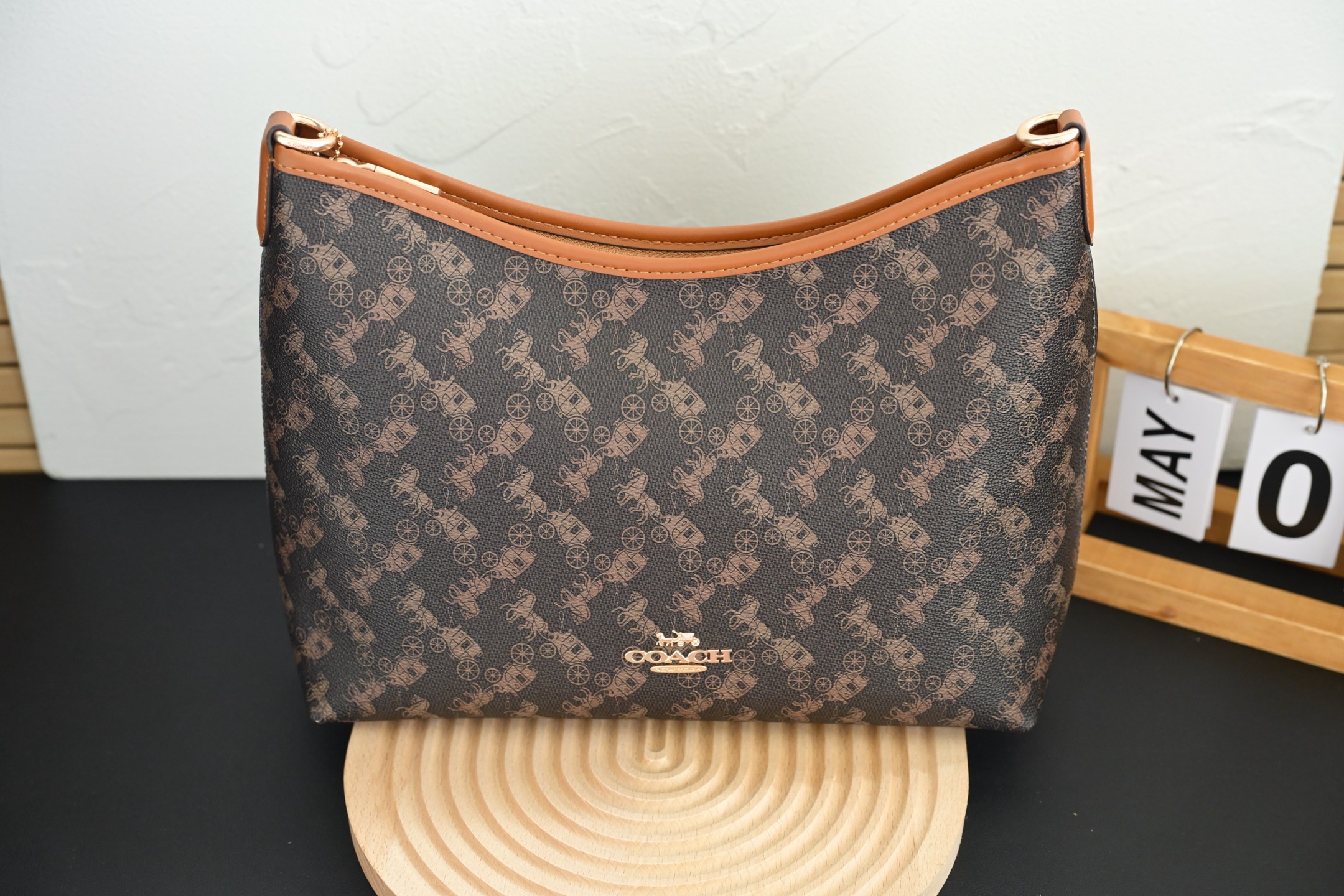 COA*H蔻家マーチ印花腋下包Laurela ショルダー＆ハンドバッグ