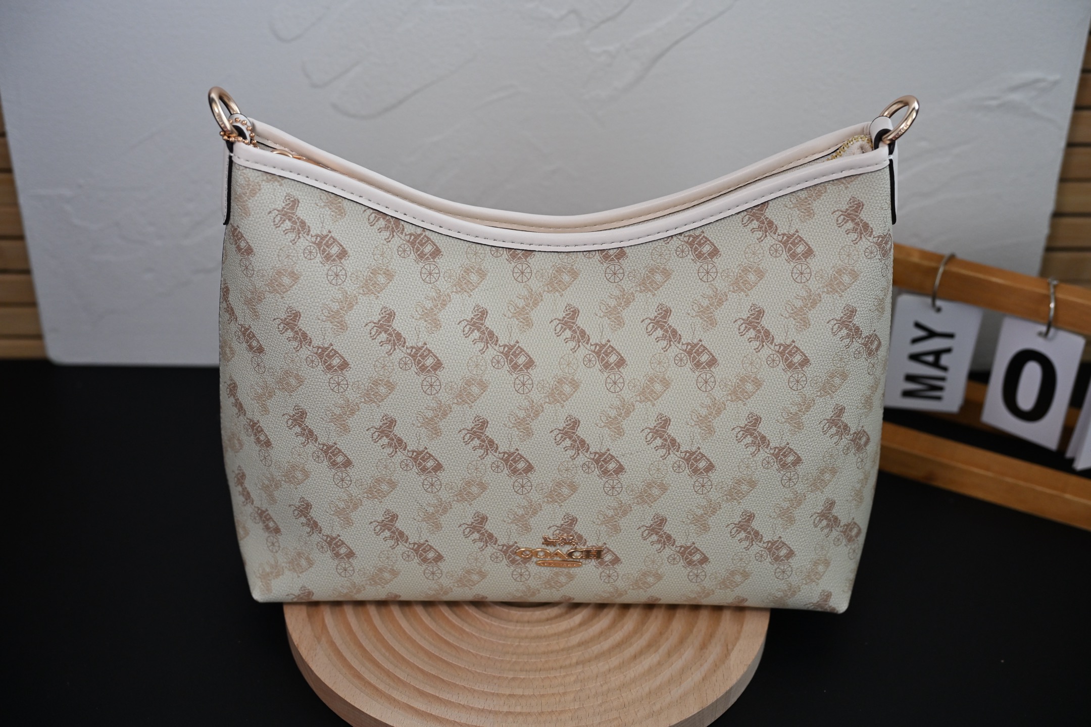 COA*H蔻家マーチ印花腋下包Laurela - おしゃれな斜め掛けバッグ