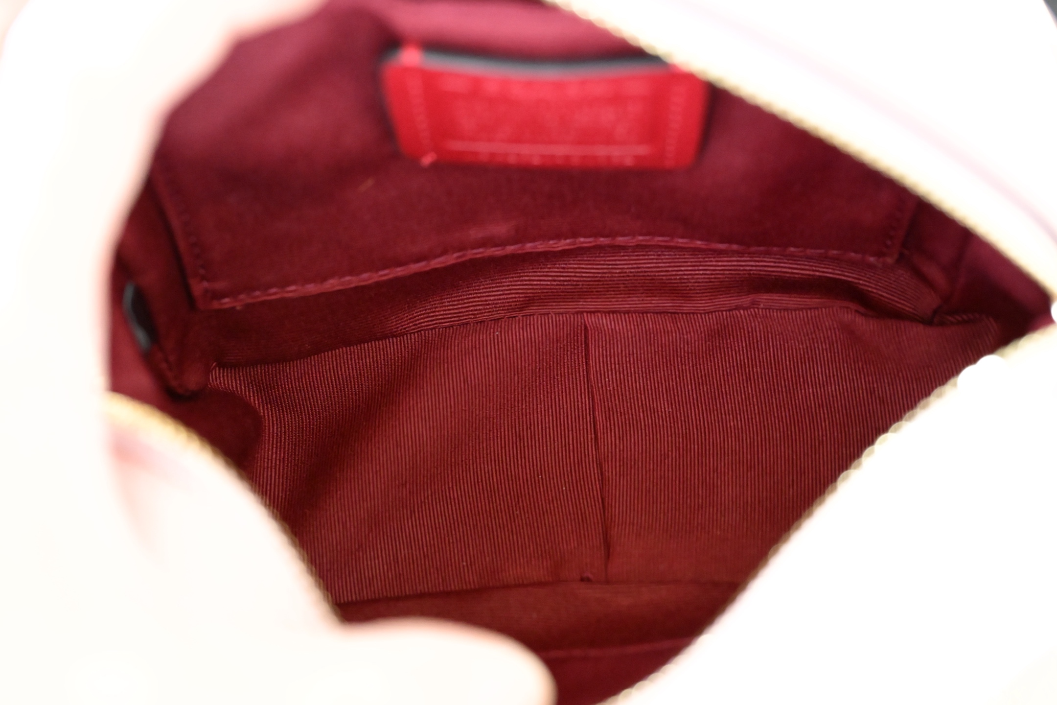 COACH新作City Tote学院風相机包 - 春夏にぴったりの大ロゴデザイン