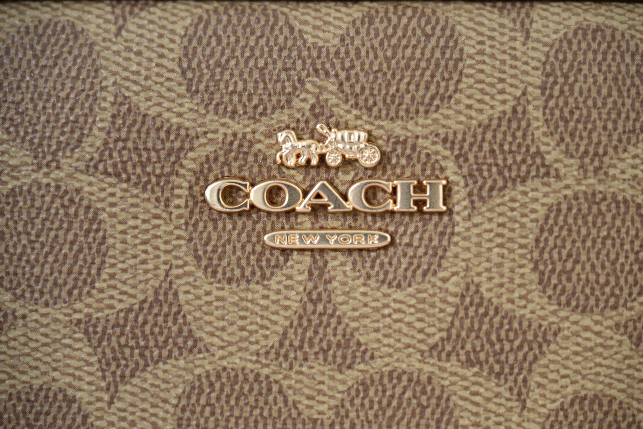 COACH 新款 City Tote 学院風相机包 大ロゴデザイン