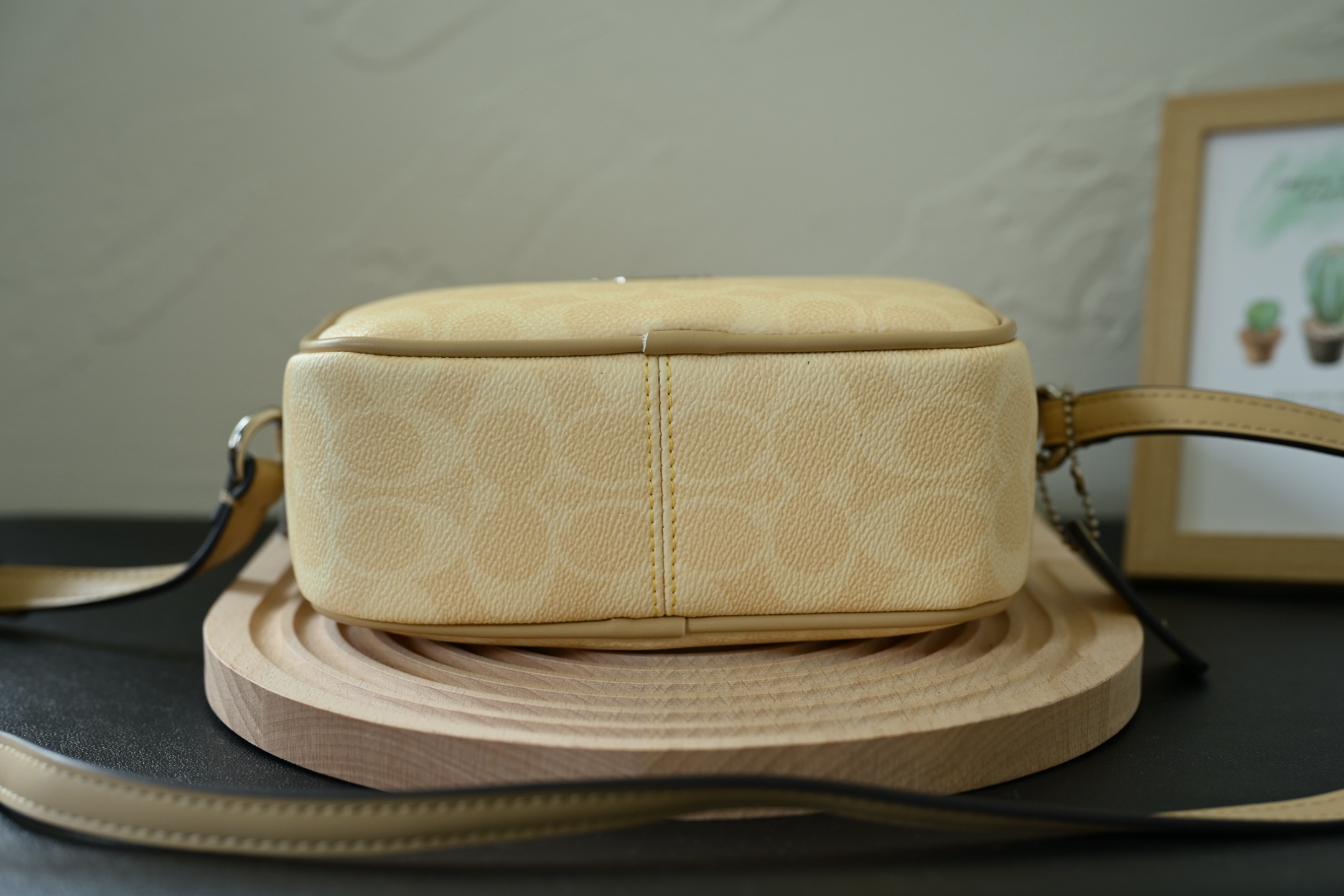 Coach 新作 City Tote 学院風カメラバッグ 大ロゴデザイン