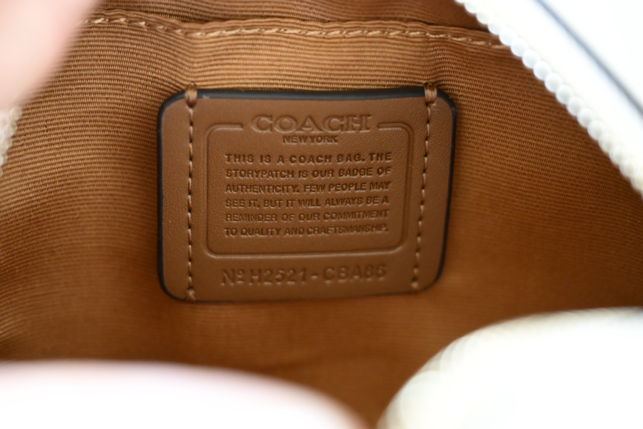 Coach City Tote 学院風カメラバッグ 春夏に最適な新作