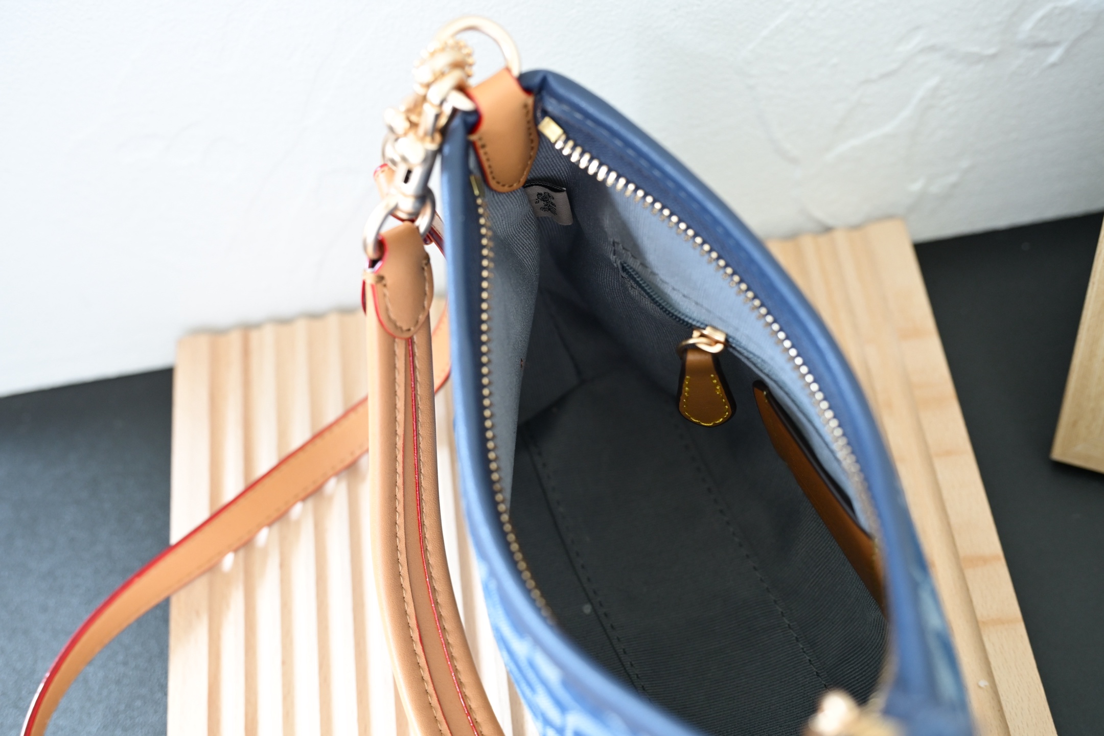 CBH15 CBH16 Mini laurelシリーズ流浪包 - 高級牛皮素材の斜め掛けバッグ