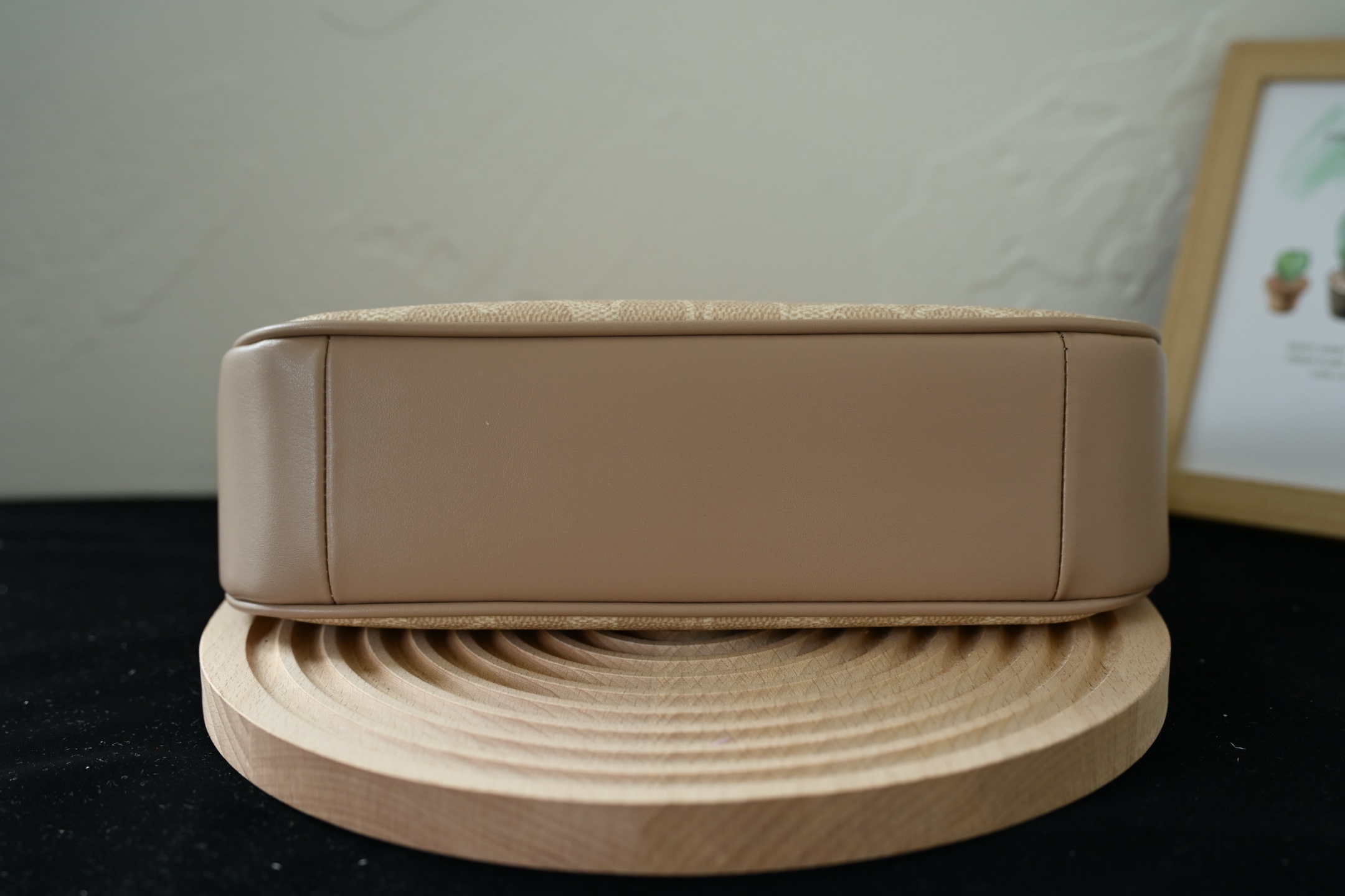 coac 奥莱女包 CV933 テリ単肩バッグ - 牛皮革・多機能デザイン