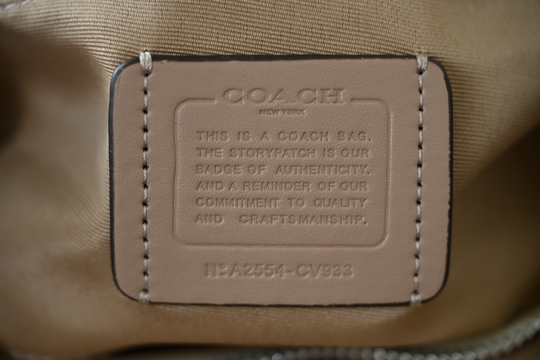 COACH 奥莱女包 CV933 テリ単肩バッグ 牛皮革製