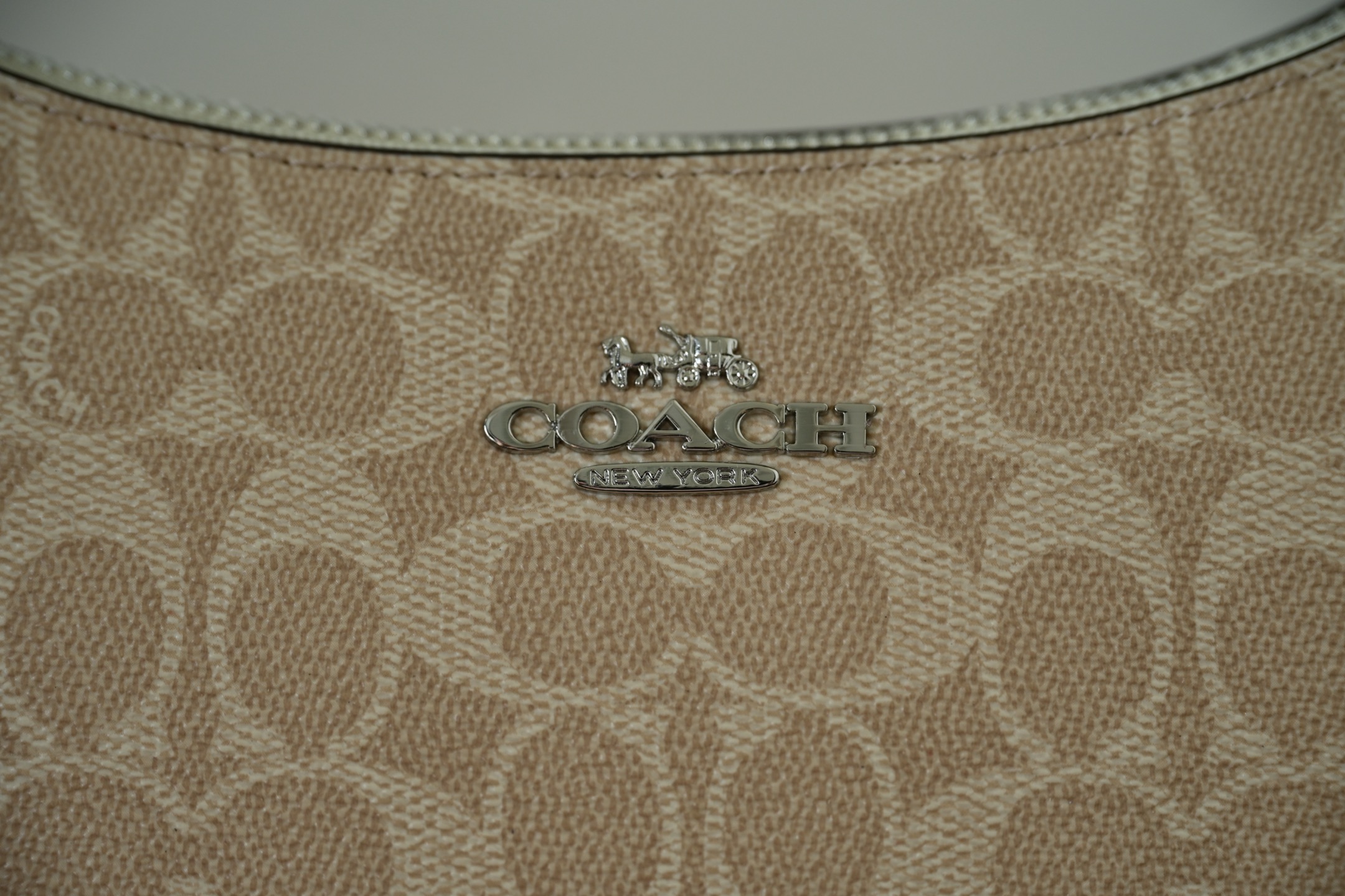 COACH 奥莱女包 CV933 テリ単肩バッグ 牛皮革製