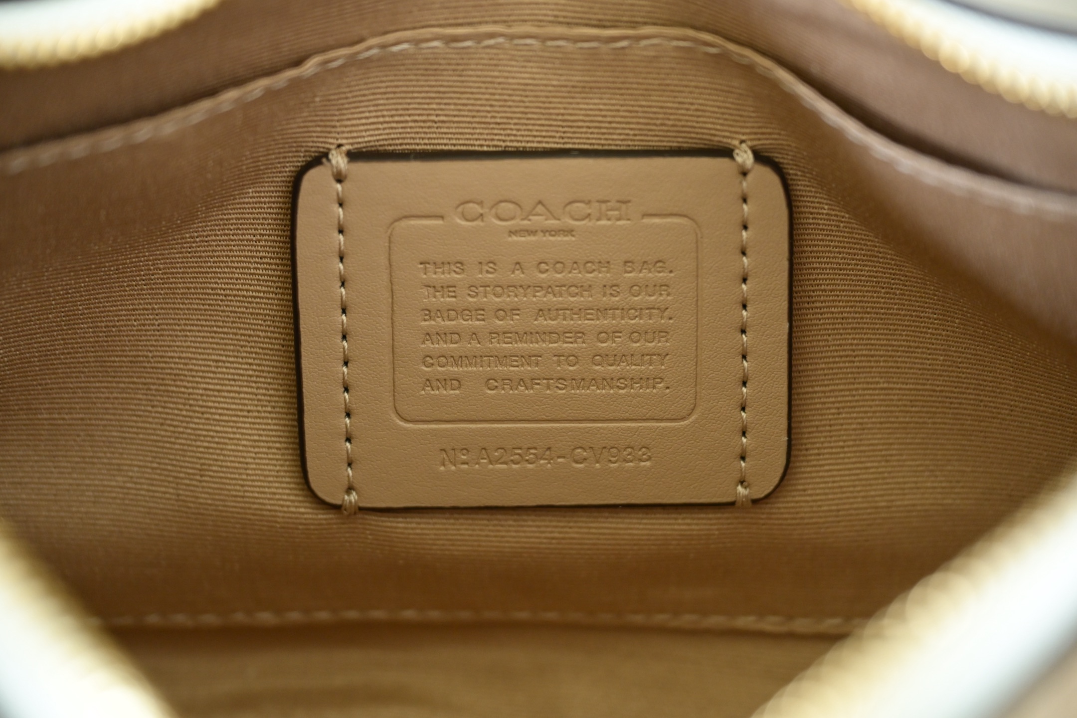 COACH 奥莱女包拼色TERI単肩包 - 牛皮革製の多機能デザイン