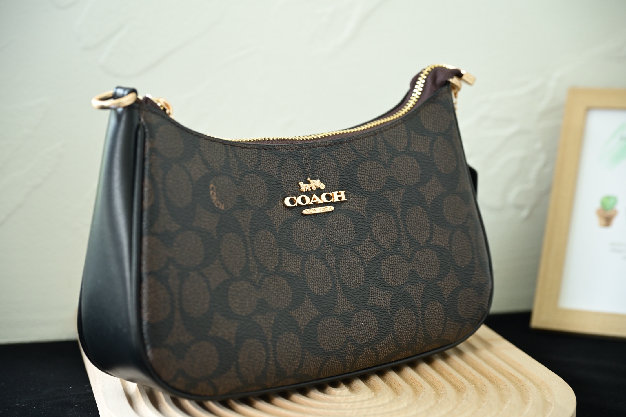 COAC 奥莱女包 CV933 TERI単肩バッグ - 牛皮革・多機能ポケット付き