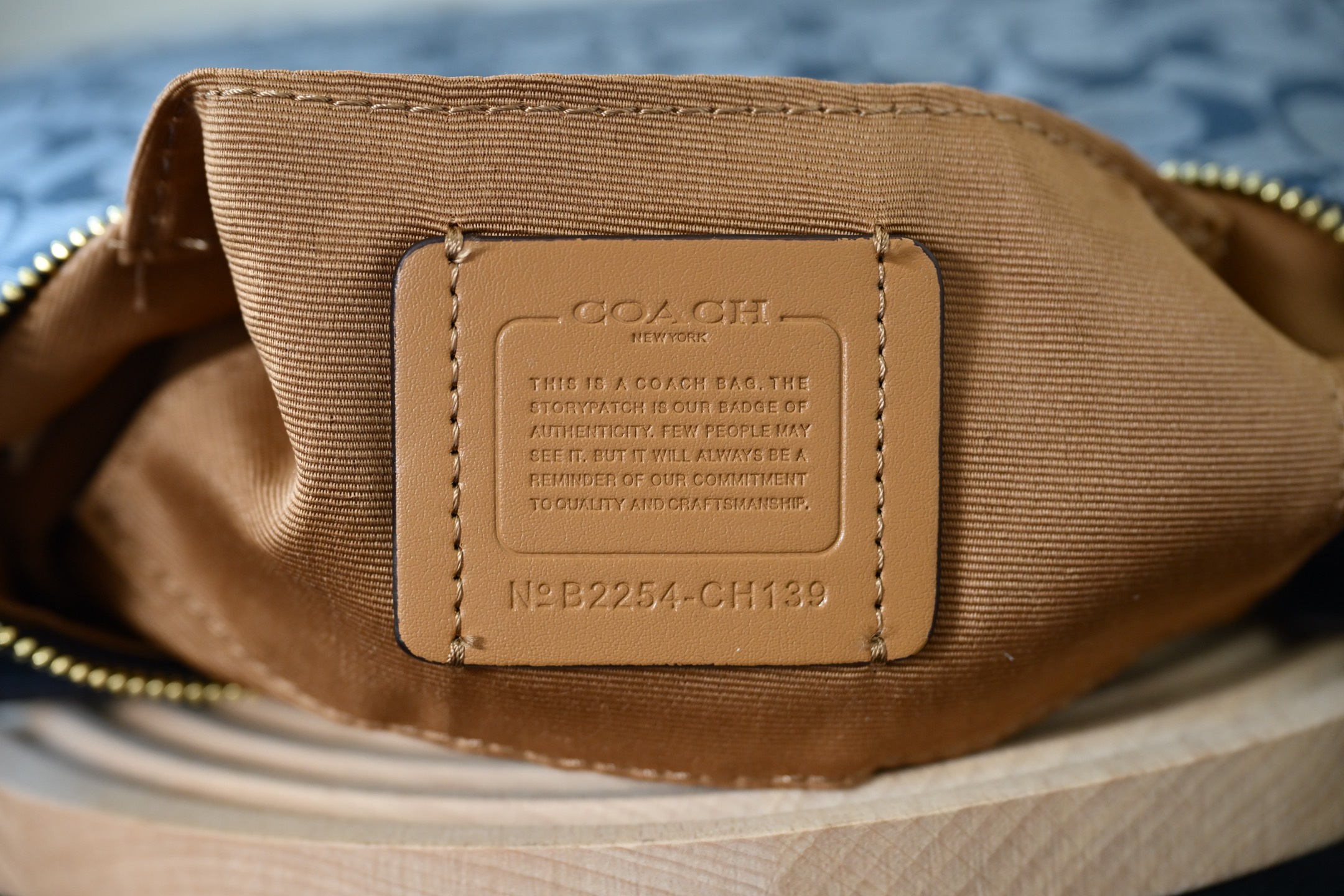 新型CH139デニムバッグ - 機能的デザインとスタイリッシュな外観