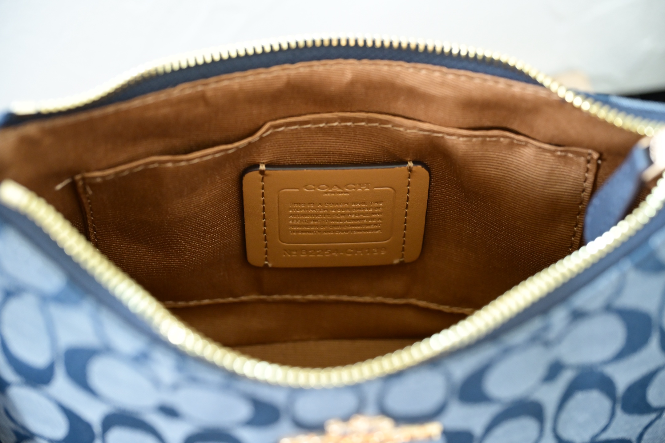 新型CH139デニムバッグ - 機能的デザインとスタイリッシュな外観