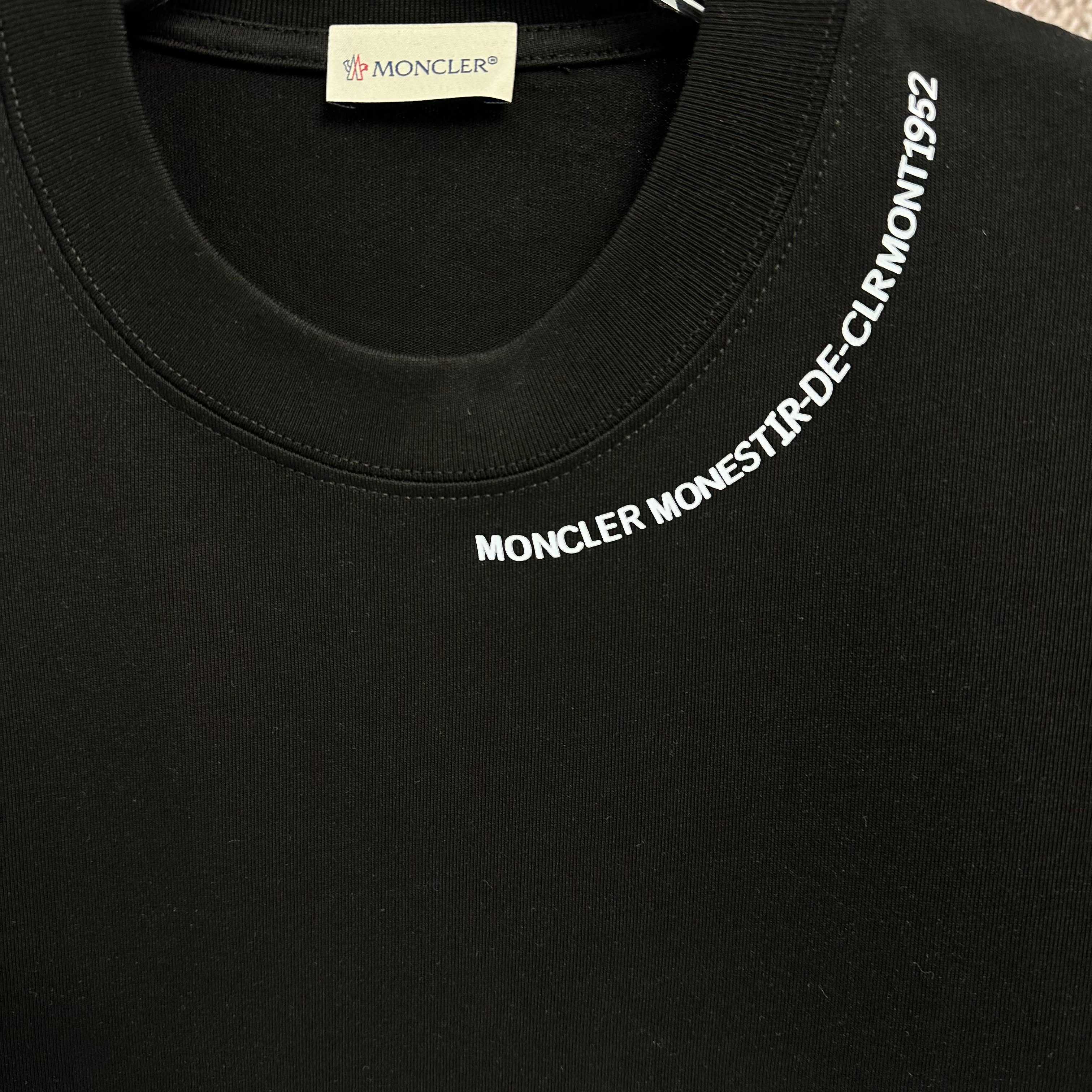 Moncler Men's Short Sleeve T-Shirt Heavy Cotton Logo Print - Spring/Summer 5 a1737622618854 0653
