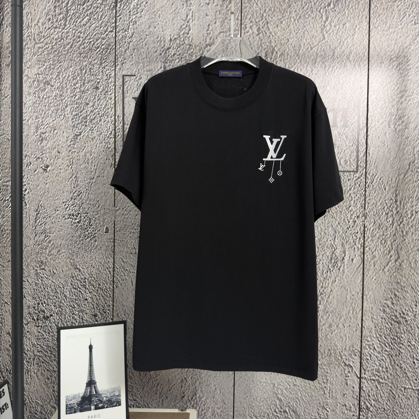 P75 𝙉𝙚𝙬⚜️LV Louis》 2026 primavera y verano nueva camiseta de manga corta estilo bordado con logo de algodón puro pes…