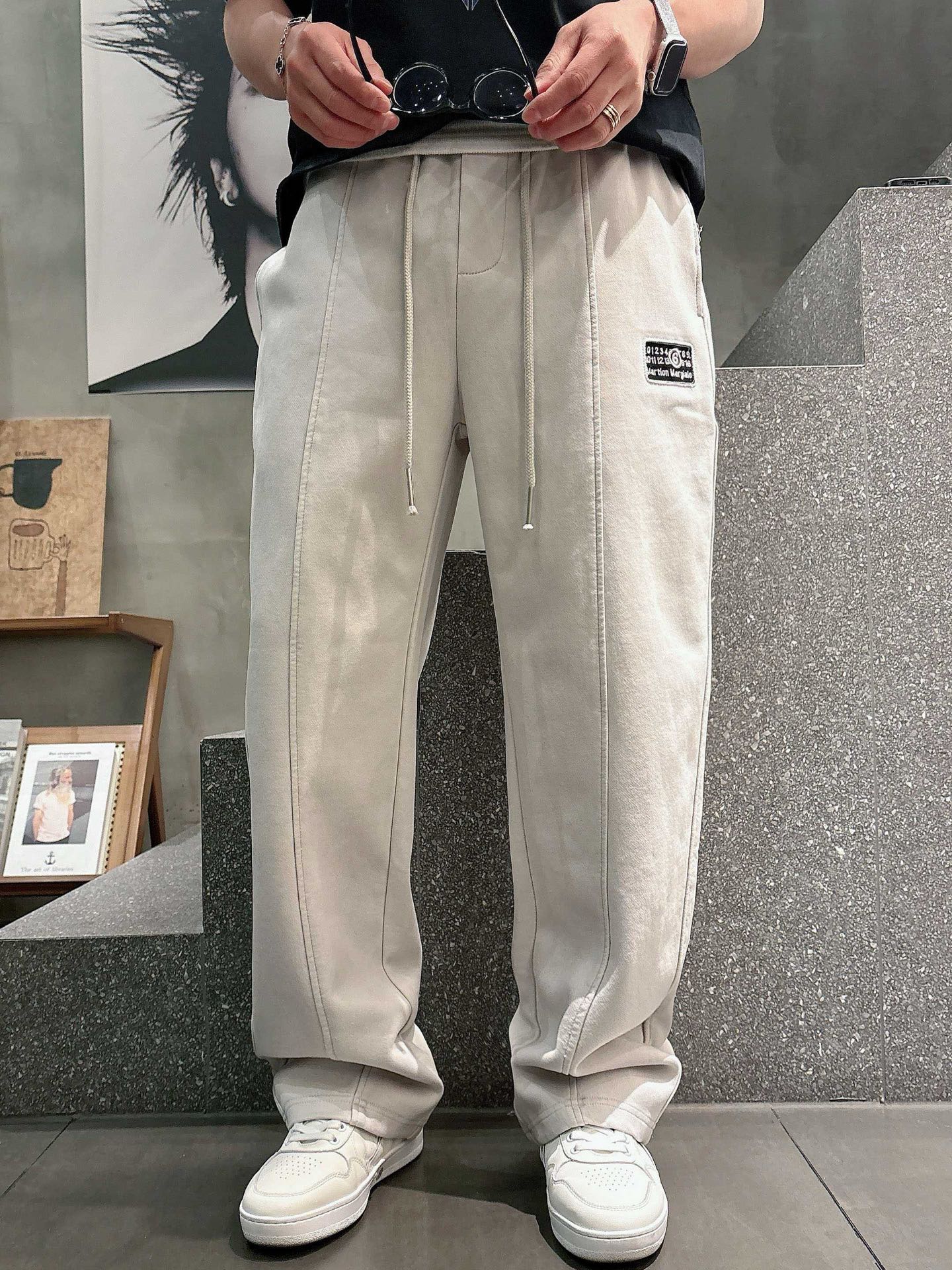 @155《𝙉𝙚𝙬⚜️Margiela》 Pantalones casuales de la nueva colección primavera-verano 2026. Pantalones casuales con el logo…