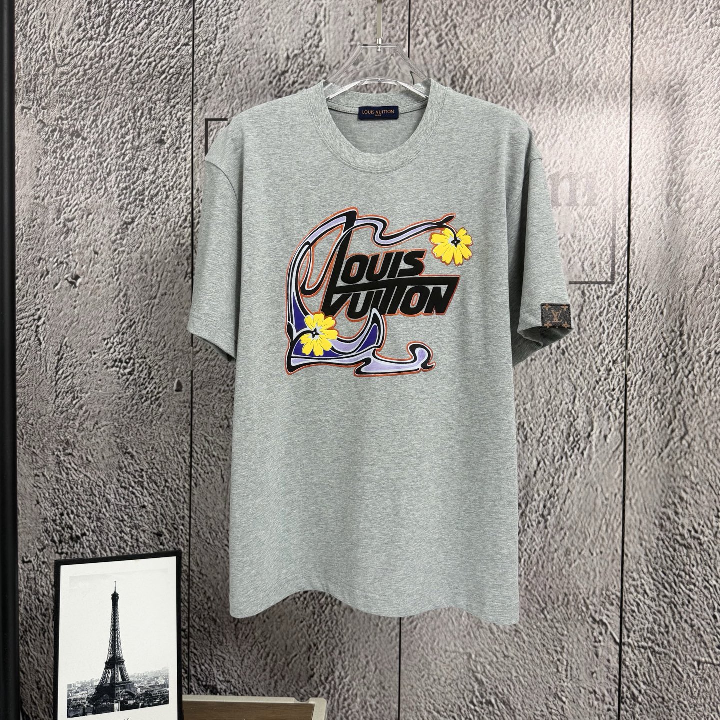 P80 《𝙉𝙚𝙬⚜️LV路易》 Camiseta de manga corta nueva de primavera/verano 2026. Algodón pesado con estampado de espuma y par…