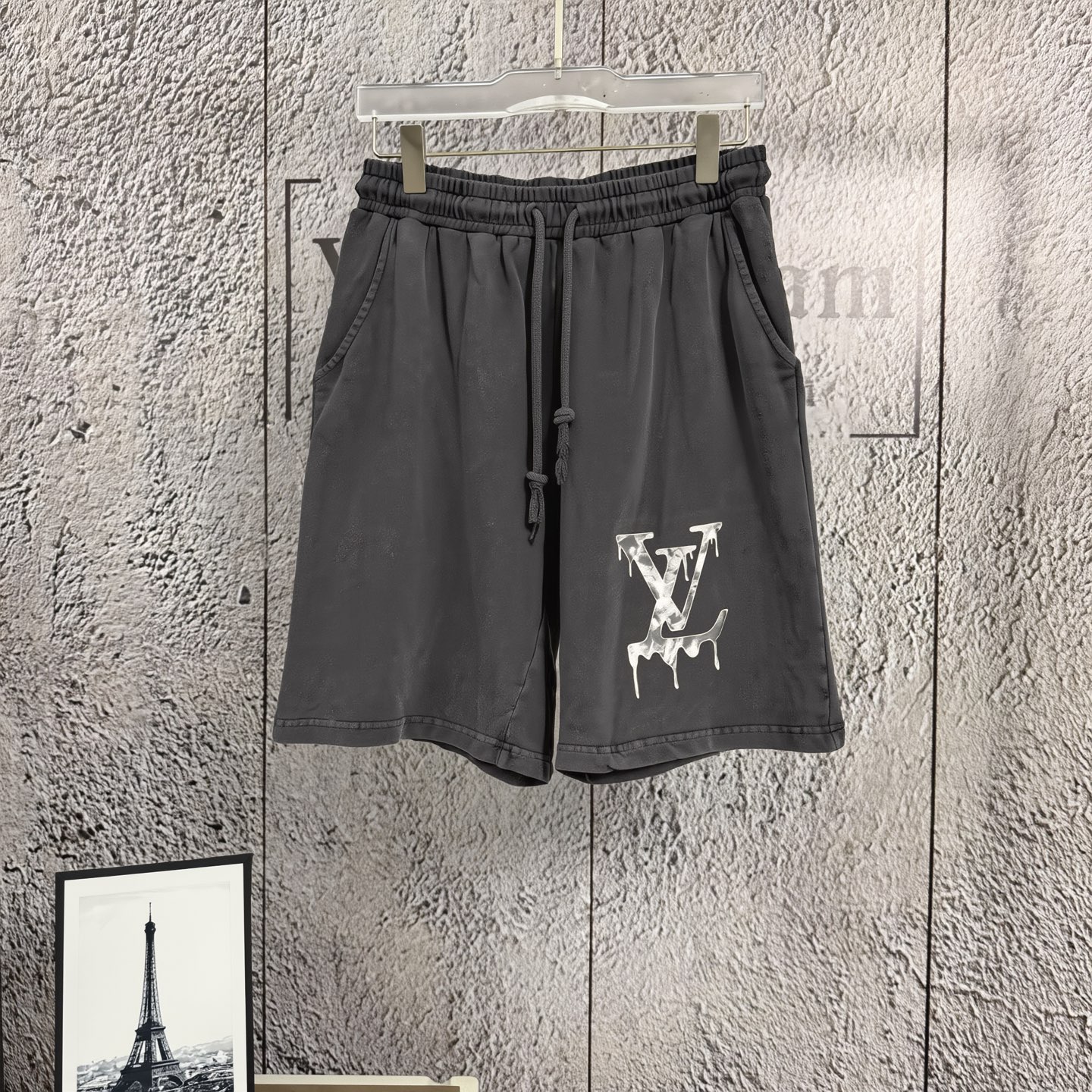 P95 《𝙉𝙚𝙬⚜️LV路易》 Pantalones cortos nuevos de primavera/verano 2026. Tejido de rizo de algodón de 360 g, teñido anudad…